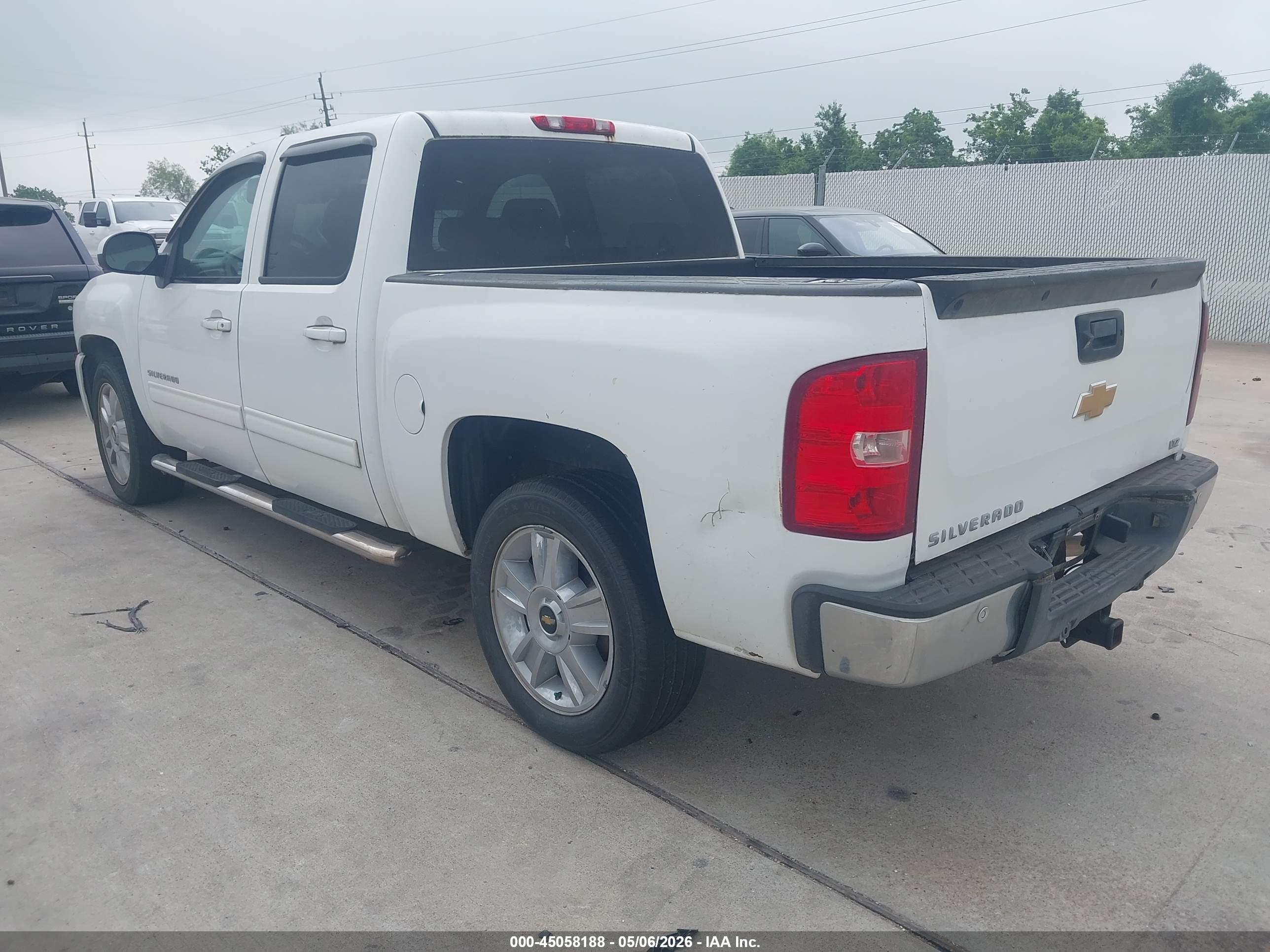 CHEVROLET SILVERADO image 3