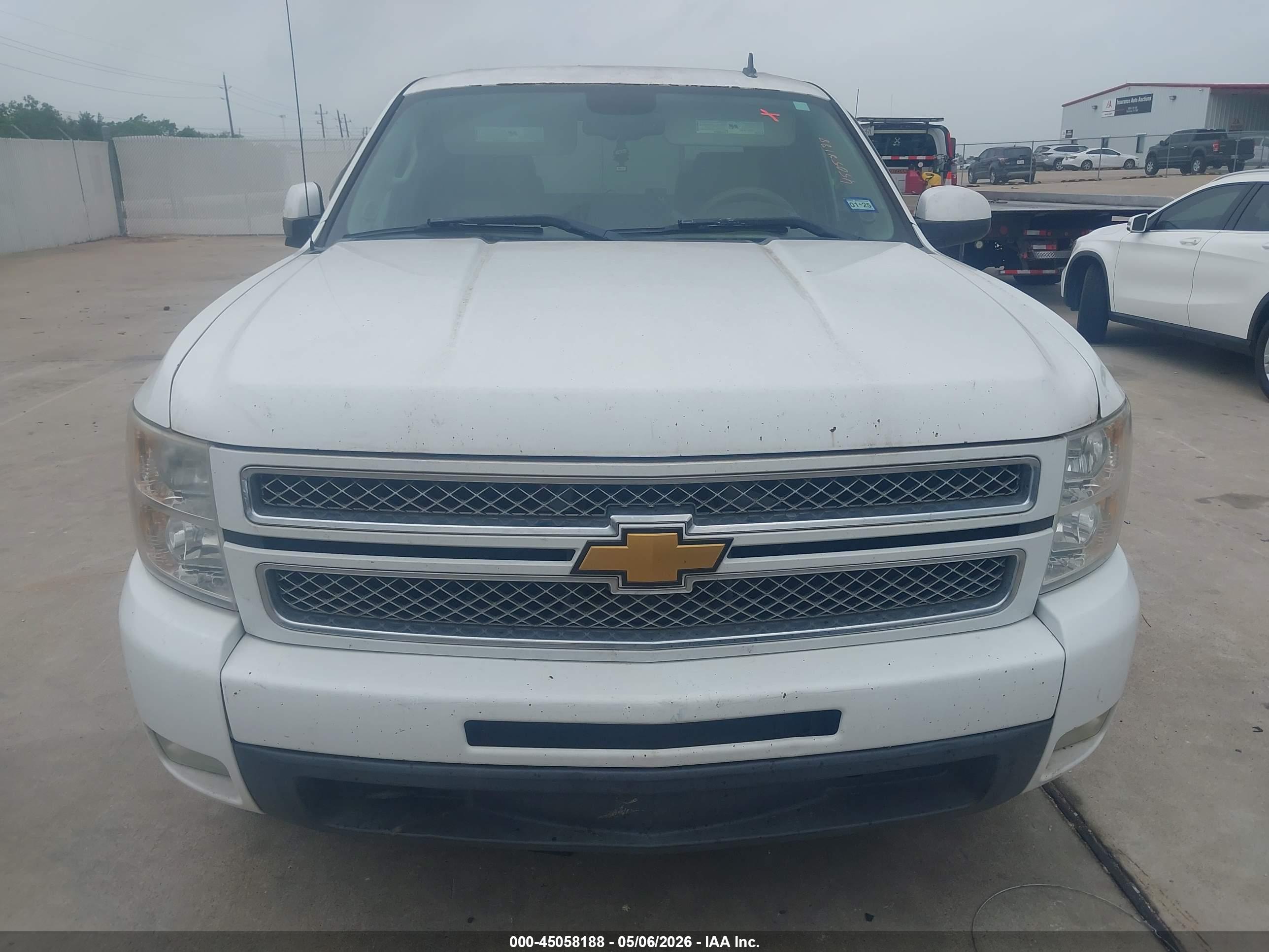 CHEVROLET SILVERADO image 6