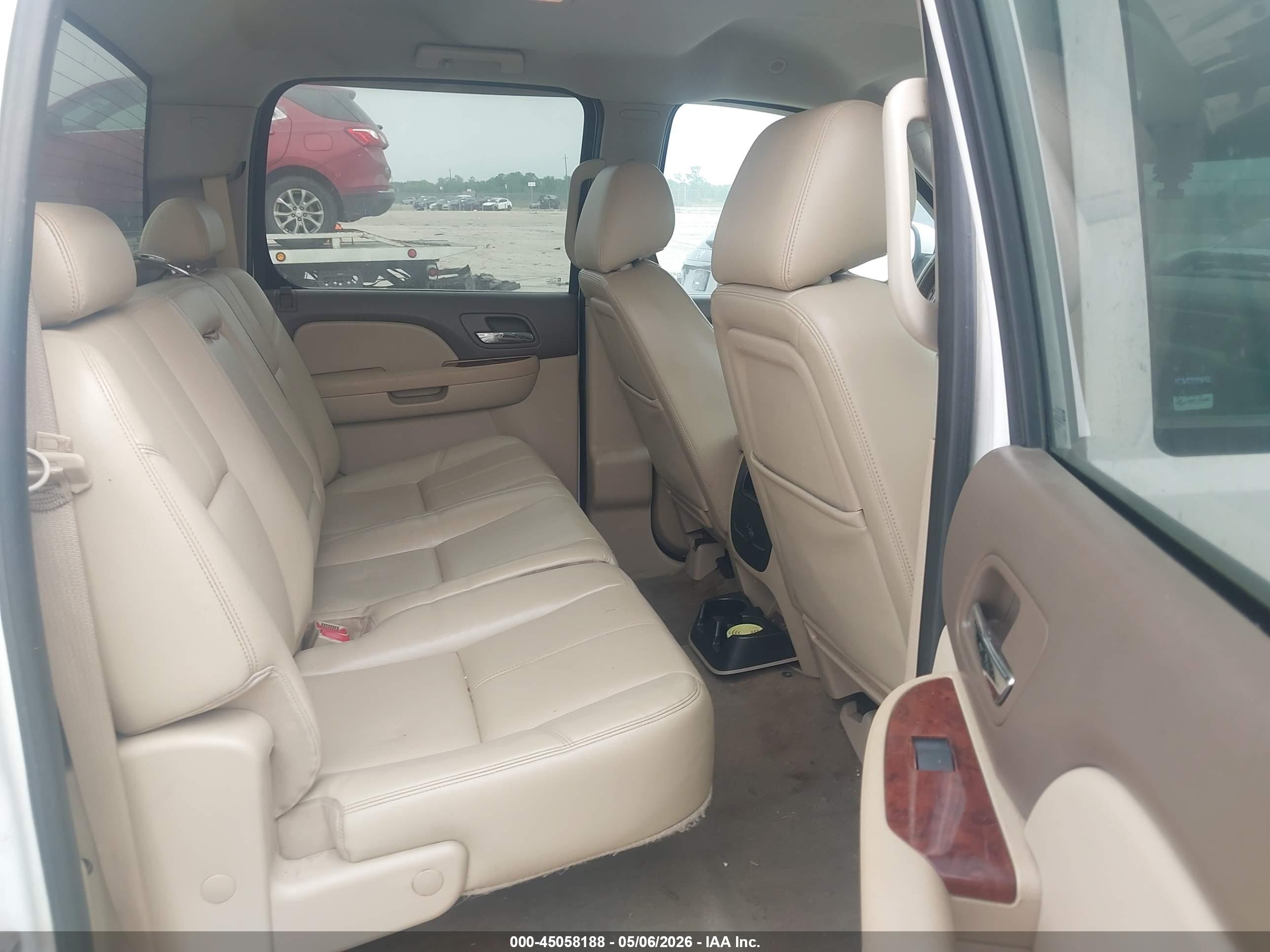 CHEVROLET SILVERADO image 8