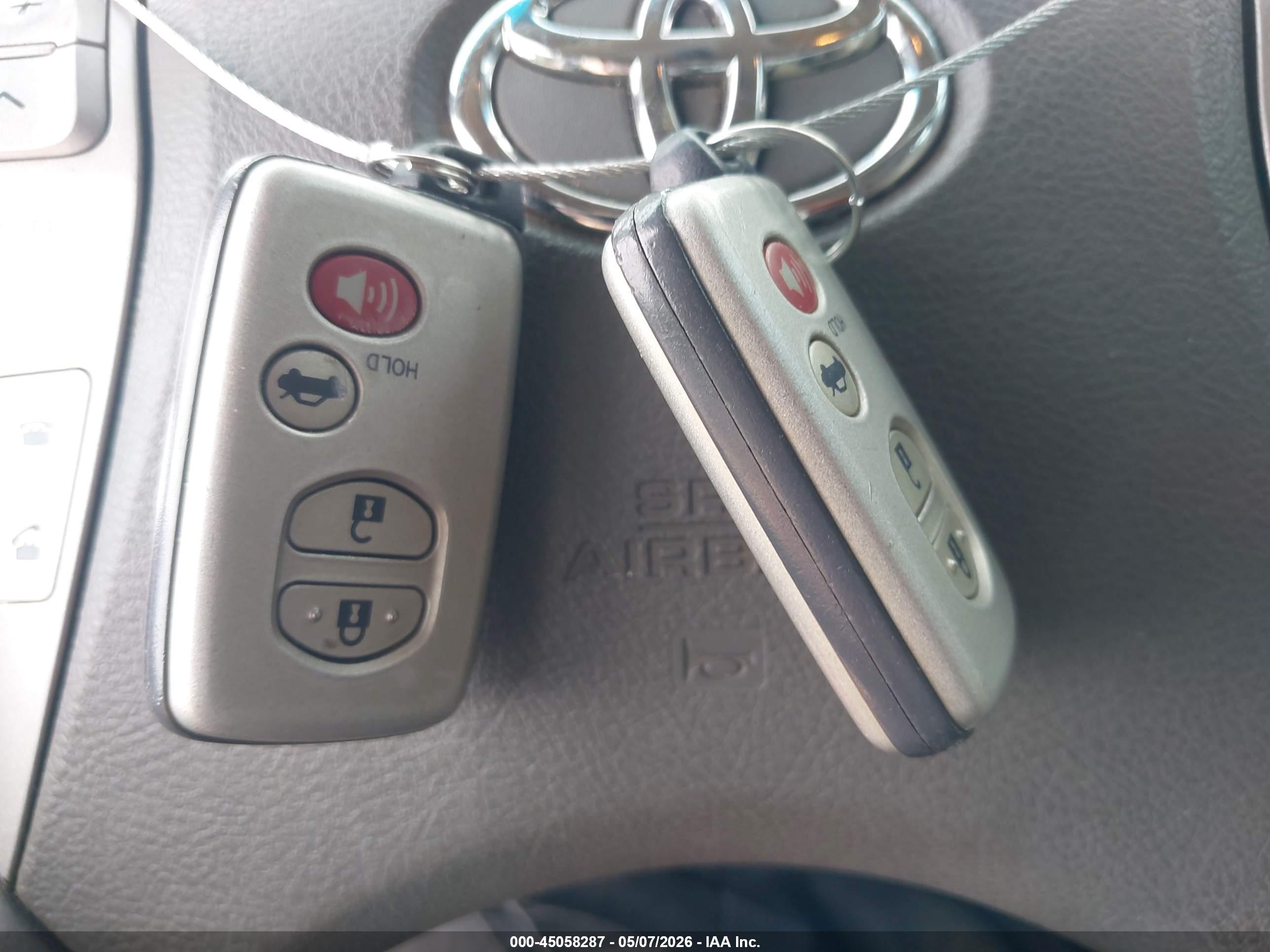 TOYOTA CAMRY image 11