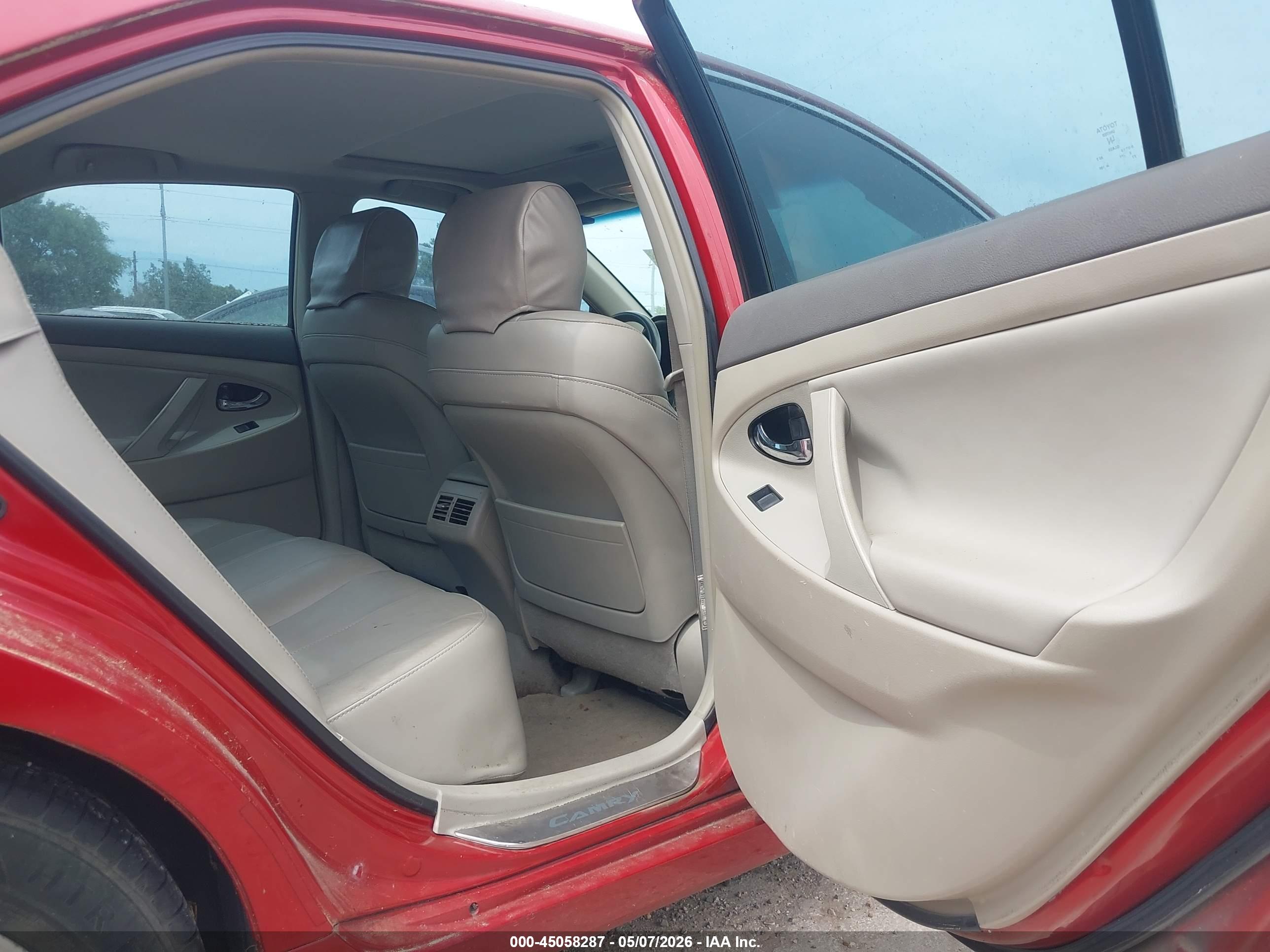 TOYOTA CAMRY image 8