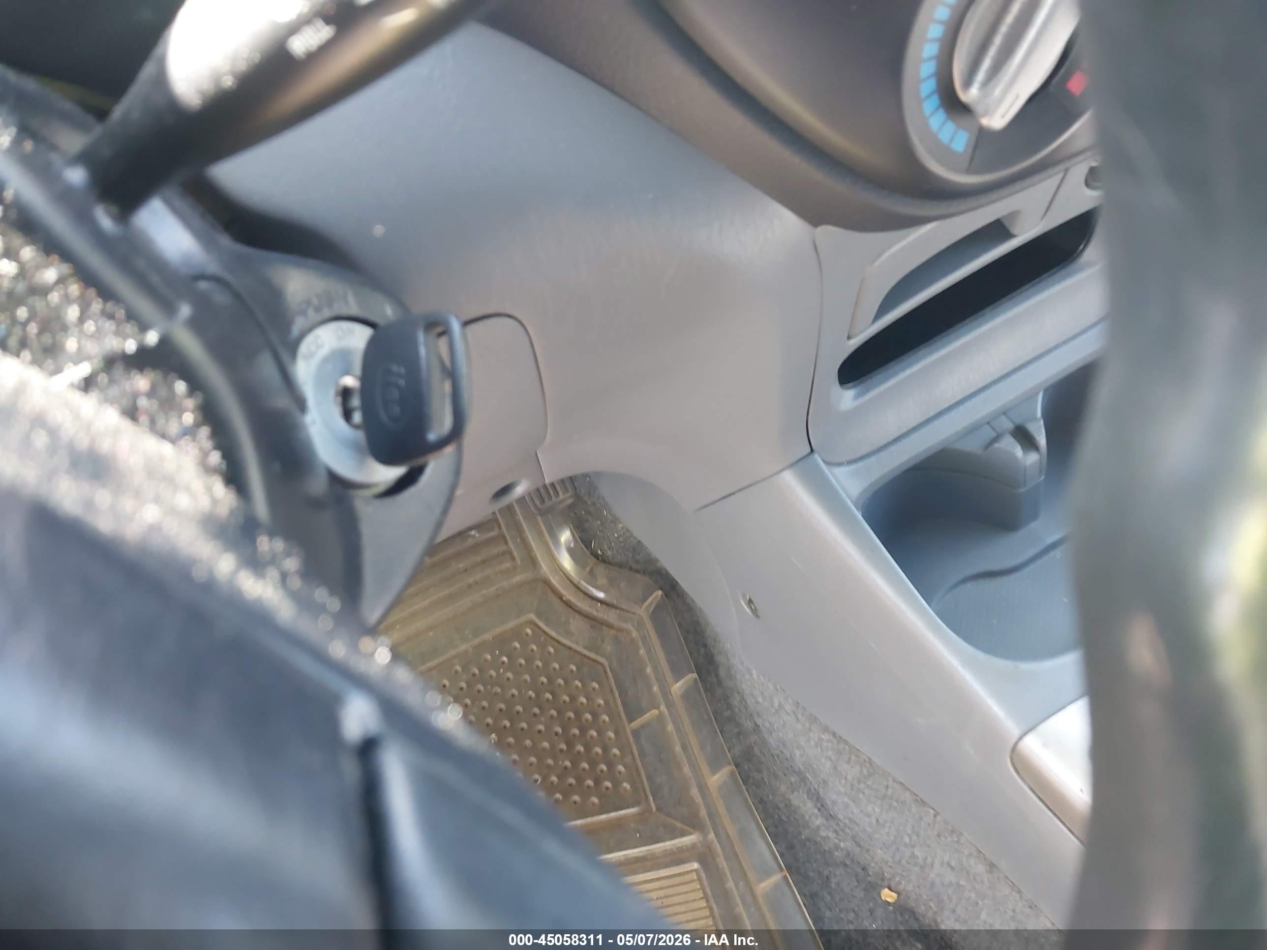 TOYOTA RAV4 image 11