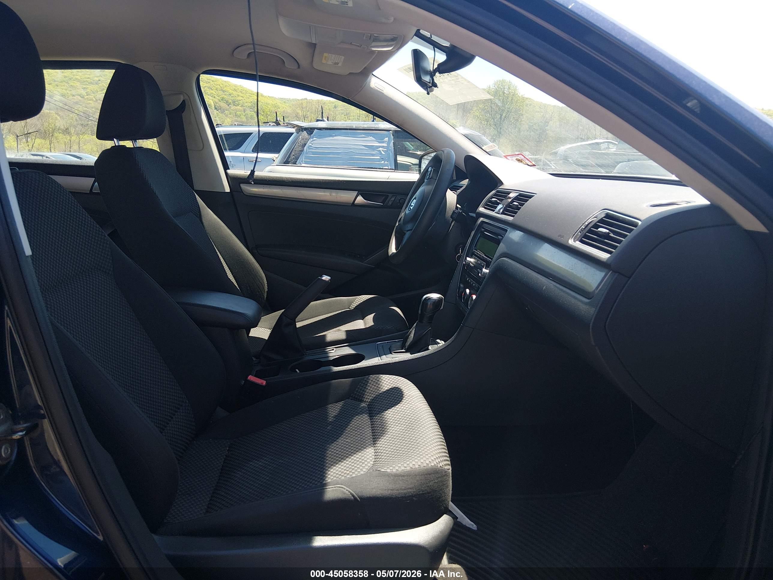 VOLKSWAGEN PASSAT image 5