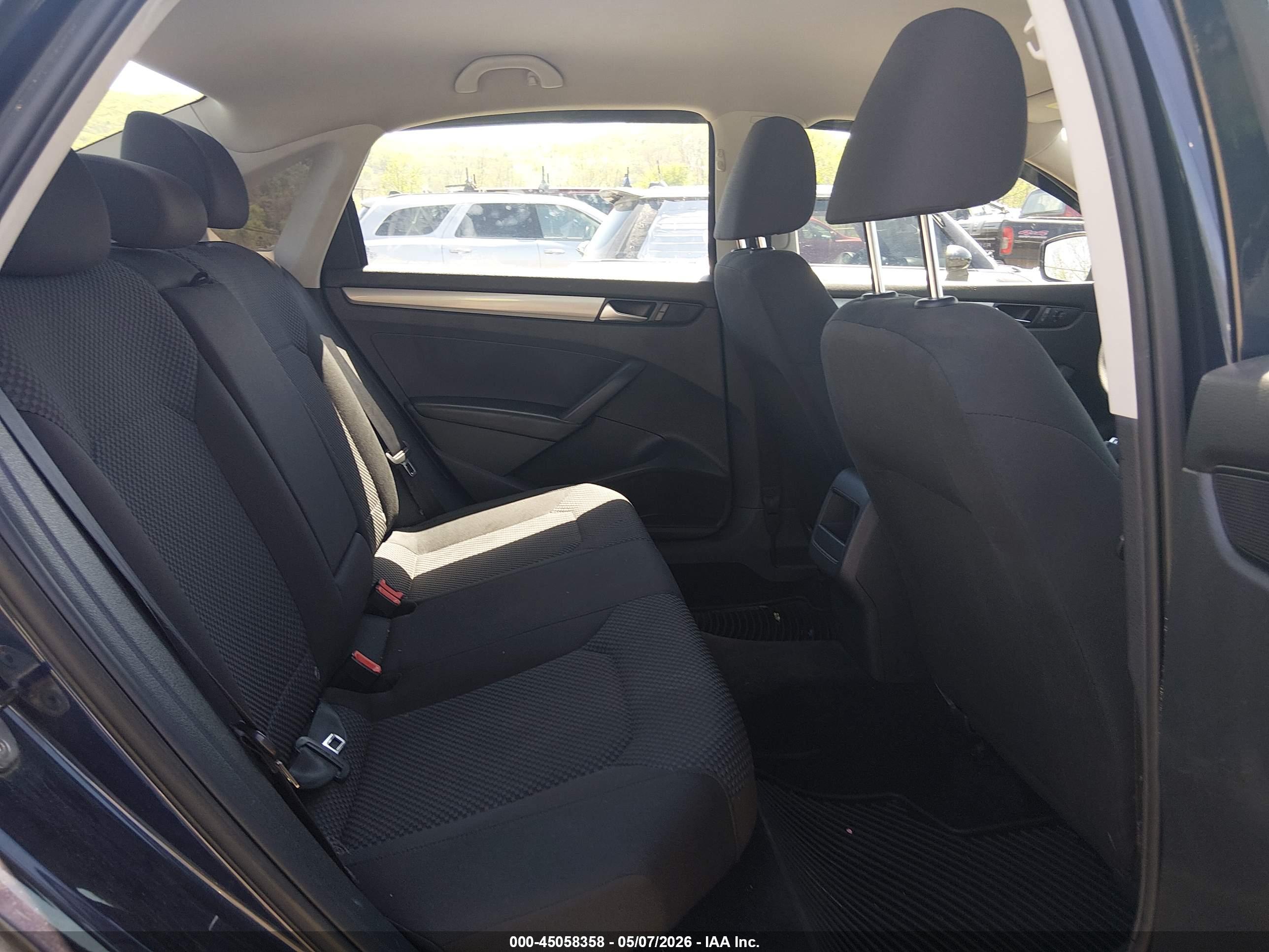 VOLKSWAGEN PASSAT image 8