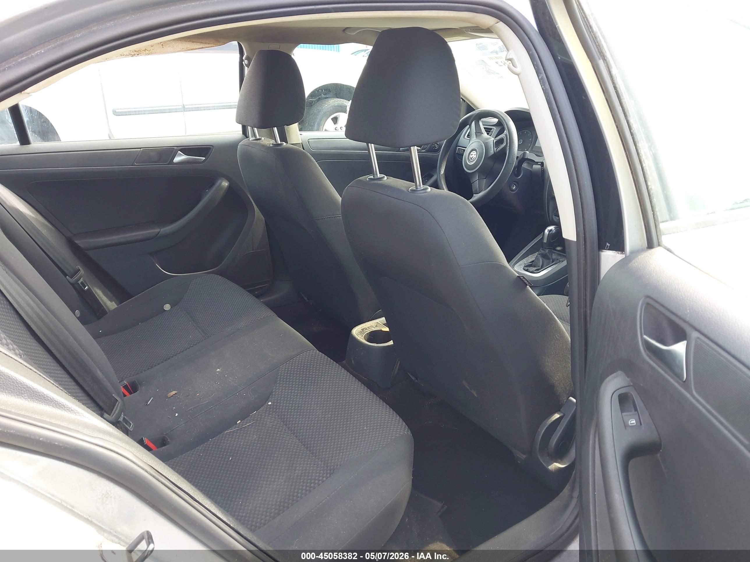 VOLKSWAGEN JETTA image 8
