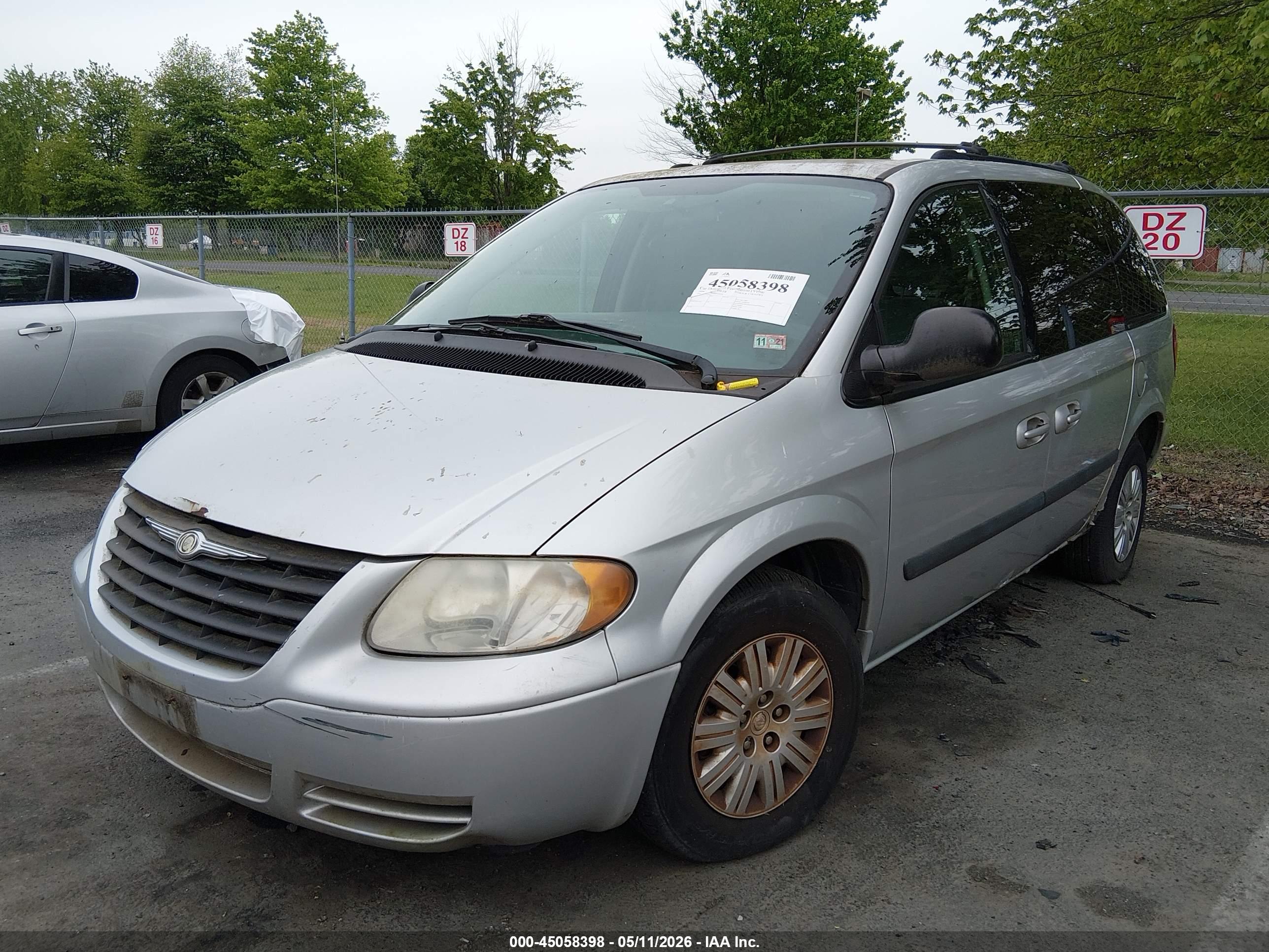 CHRYSLER TOWN image 2