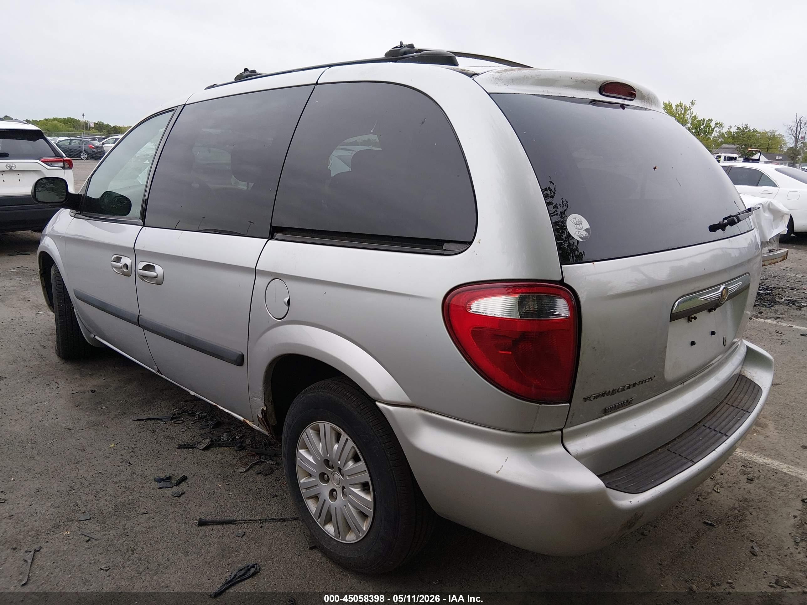 CHRYSLER TOWN image 3