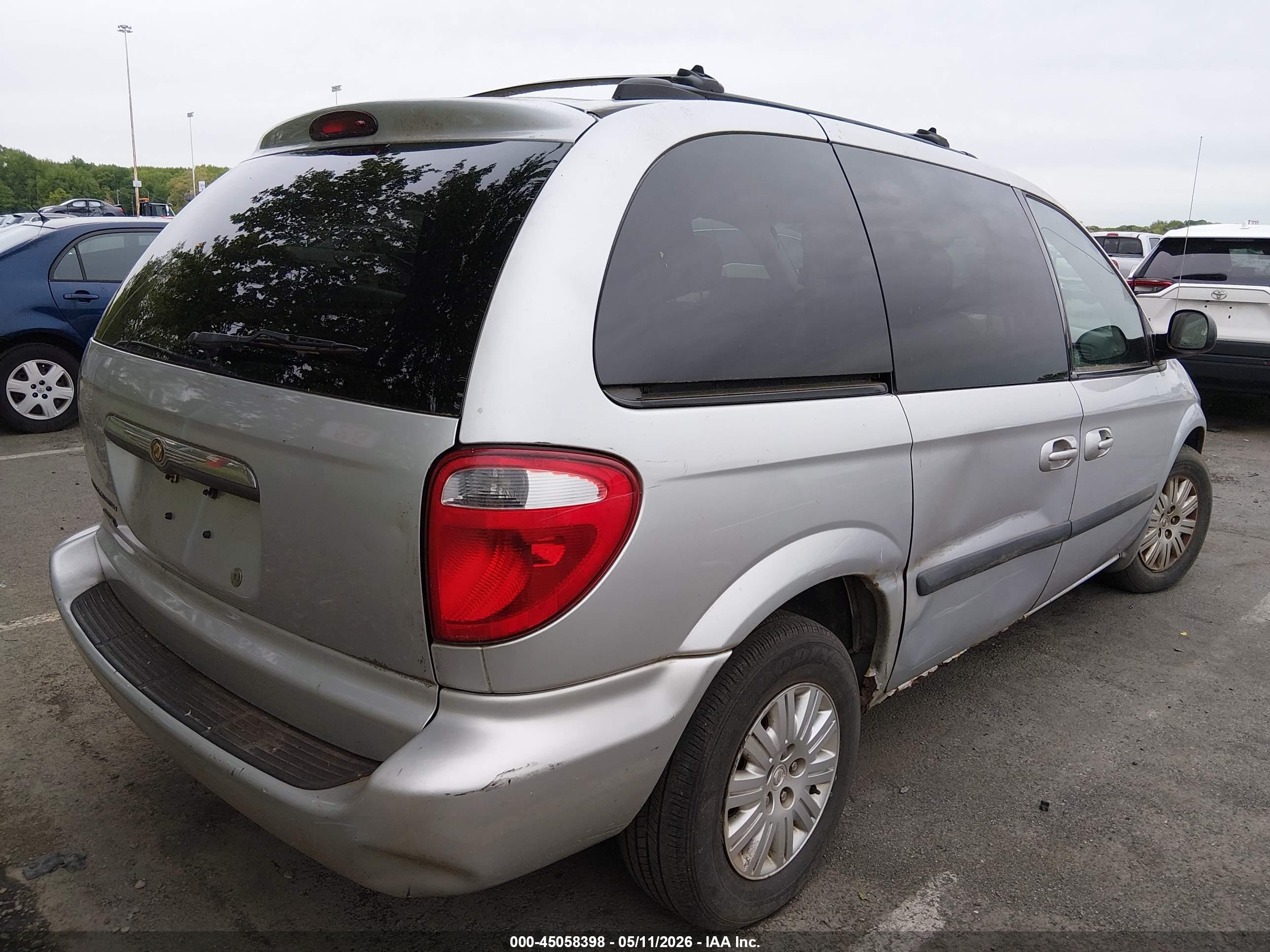 CHRYSLER TOWN image 4
