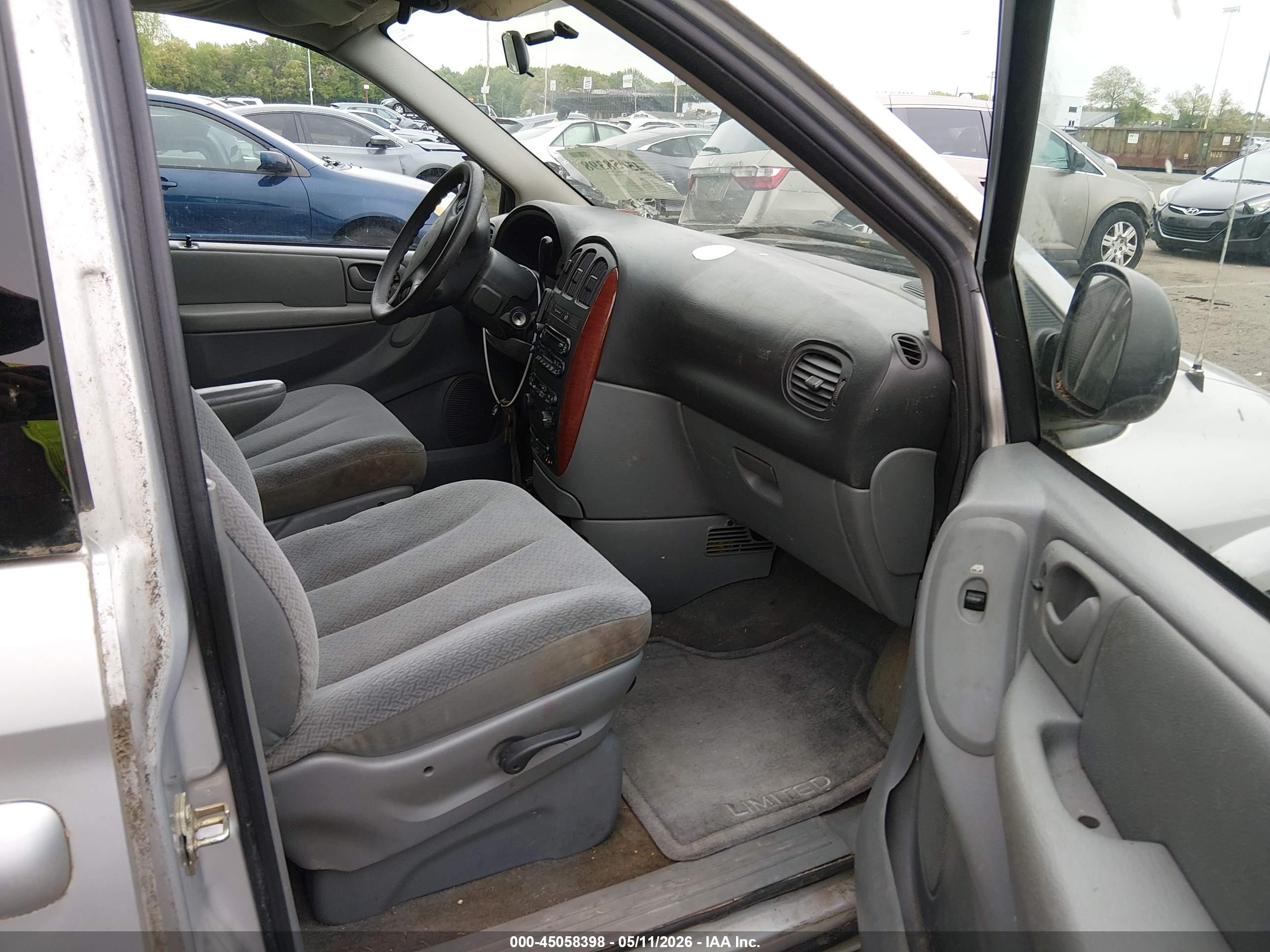 CHRYSLER TOWN image 5