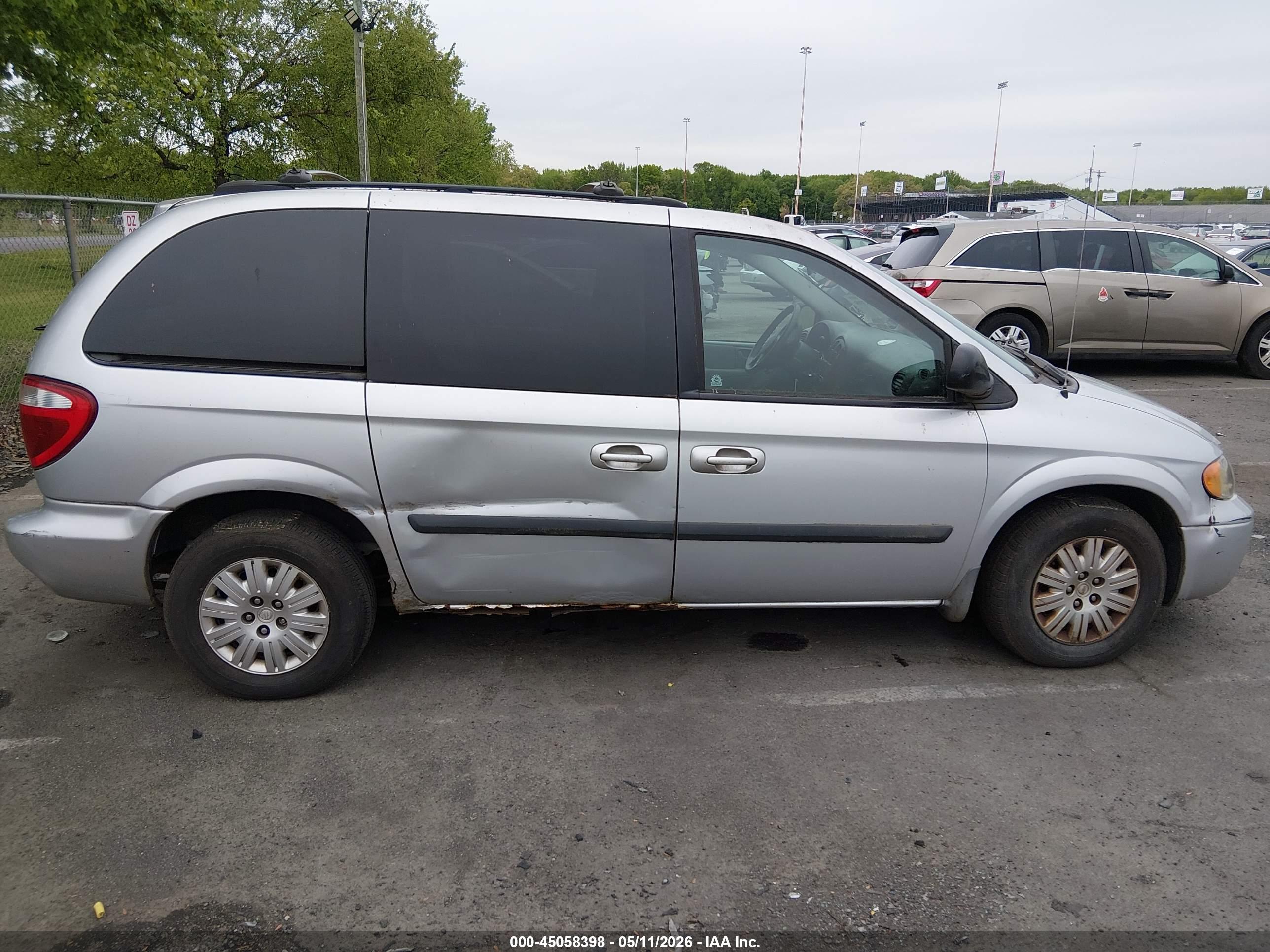 CHRYSLER TOWN image 6