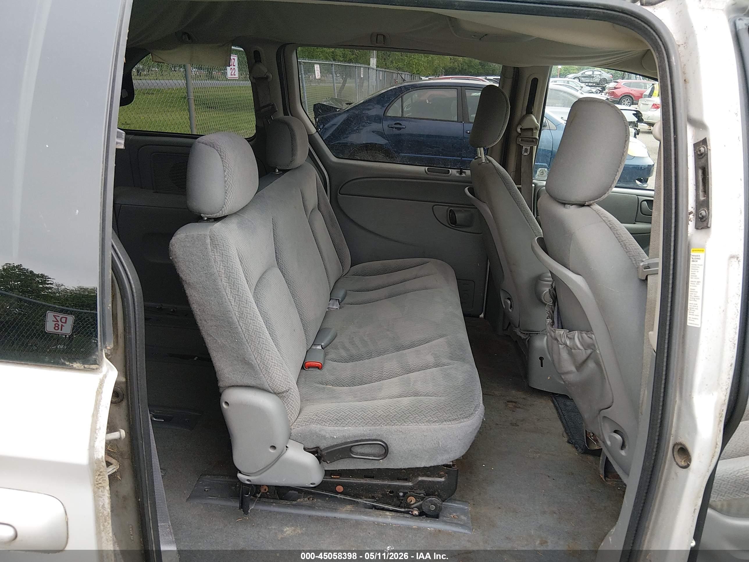 CHRYSLER TOWN image 8
