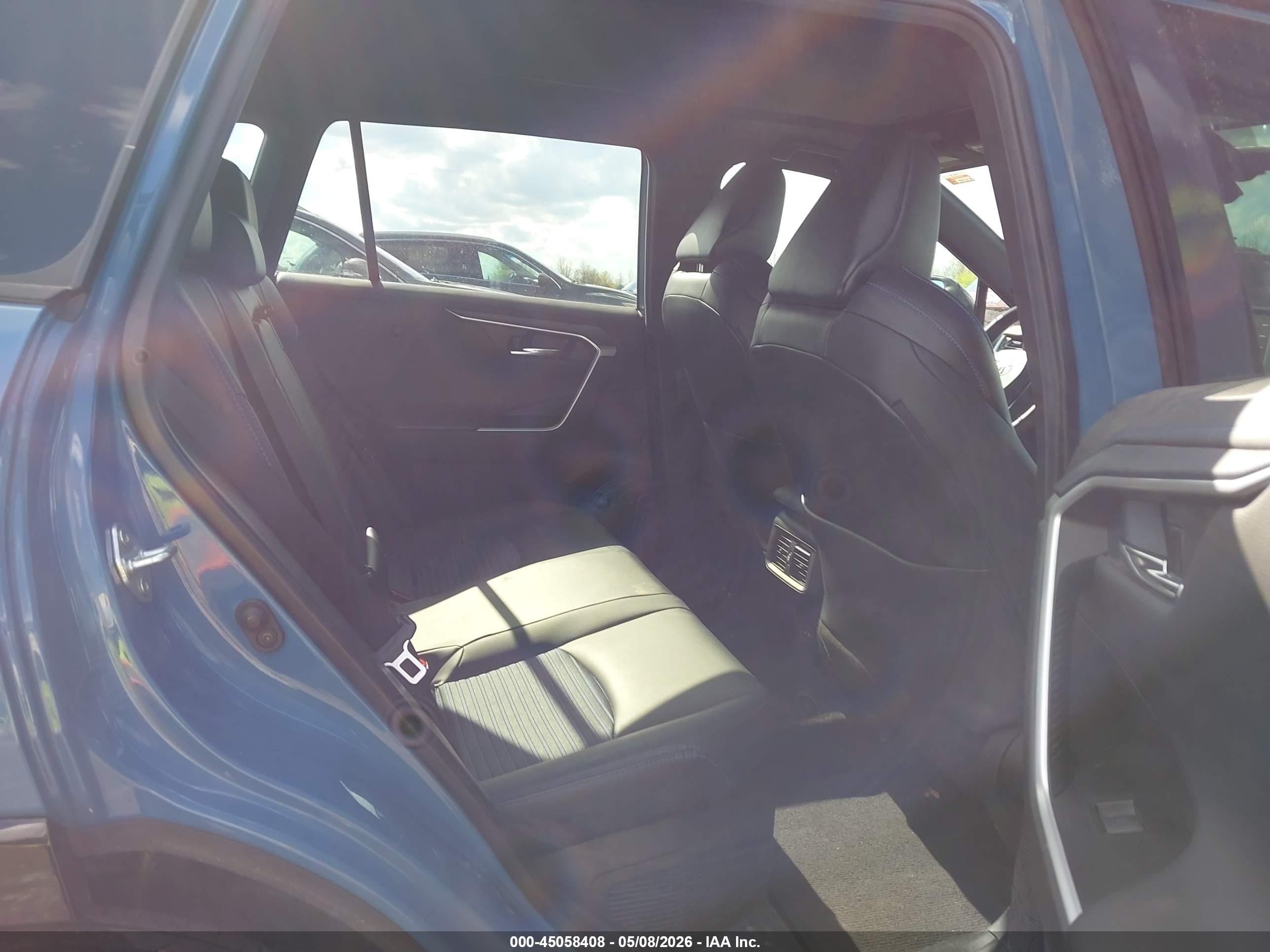TOYOTA RAV4 image 8