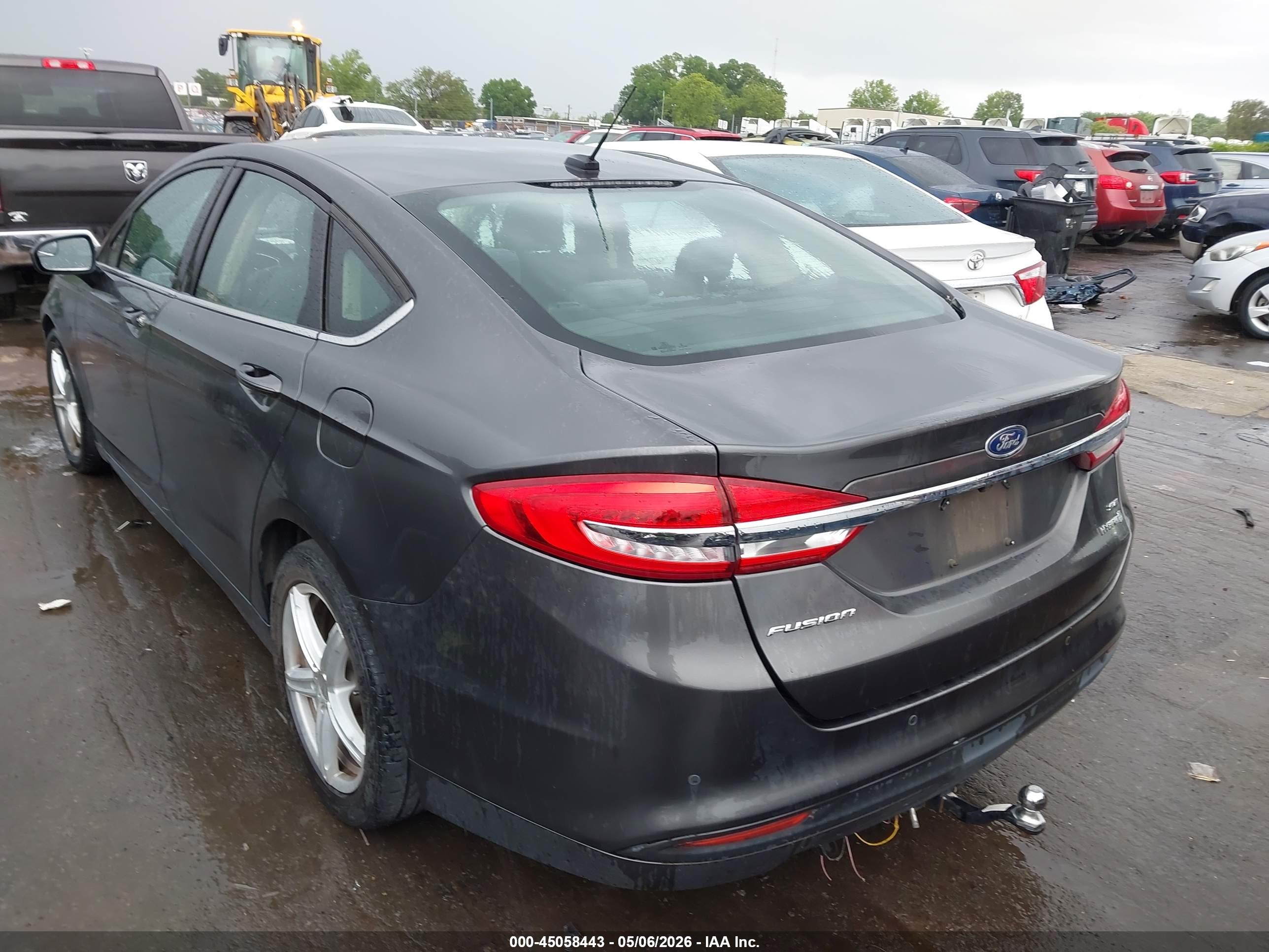 FORD FUSION image 3
