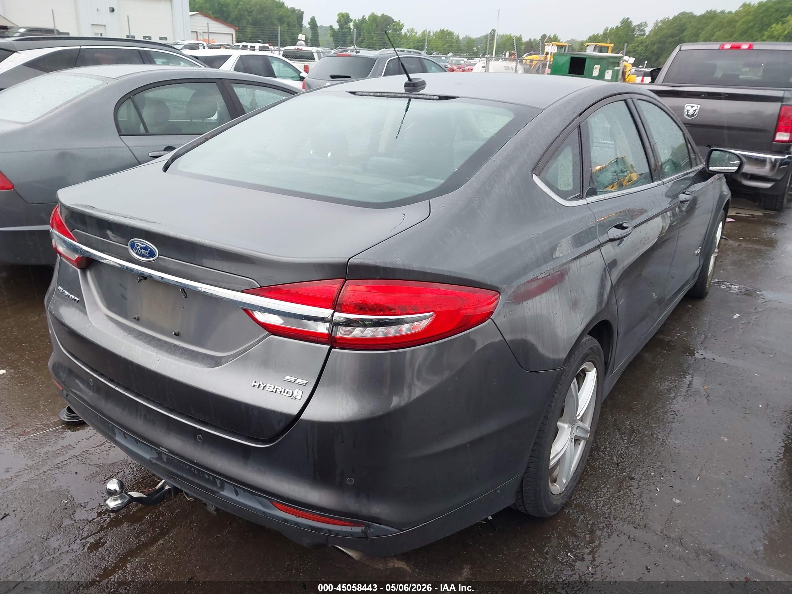 FORD FUSION image 4