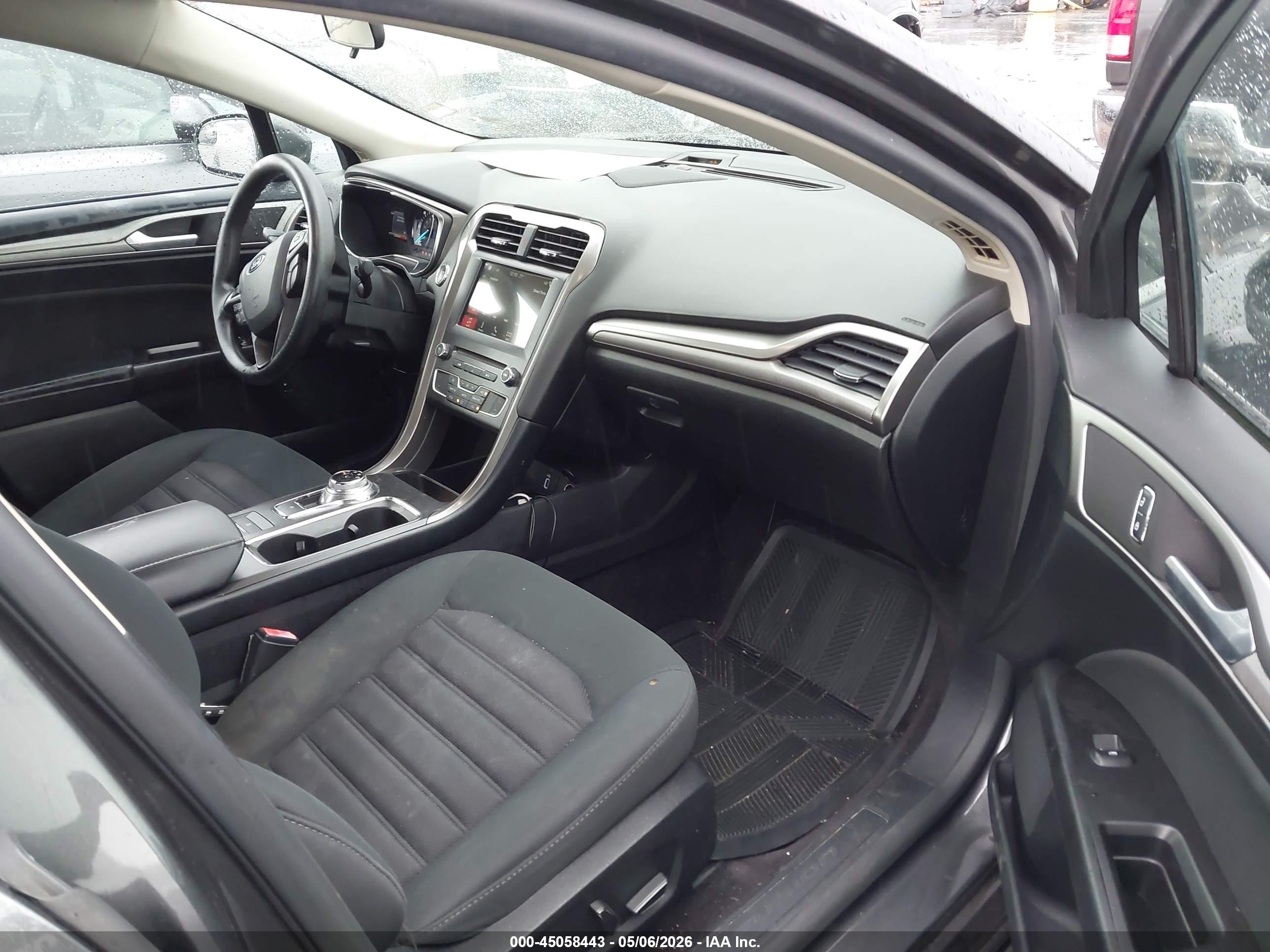 FORD FUSION image 5