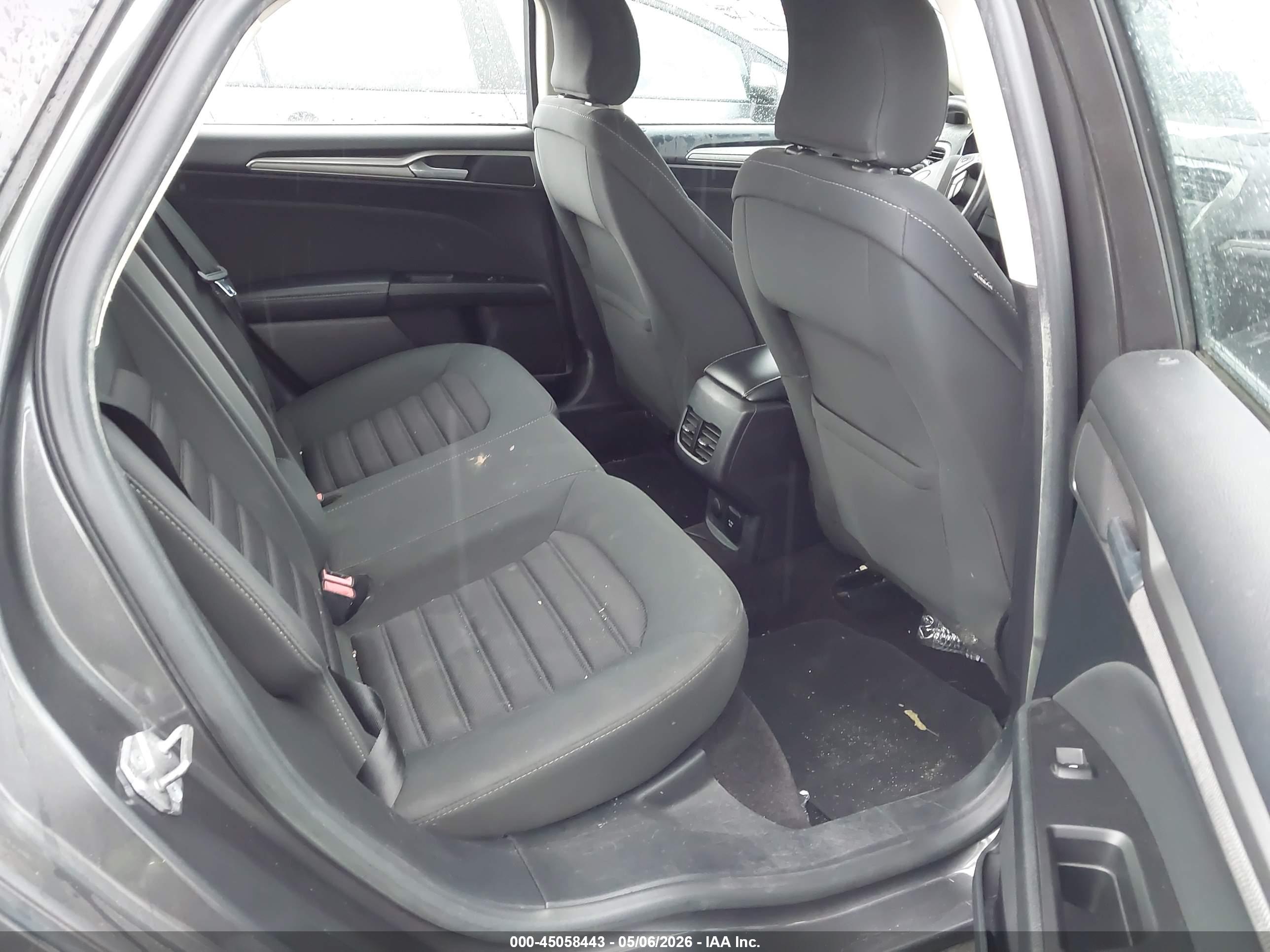 FORD FUSION image 8