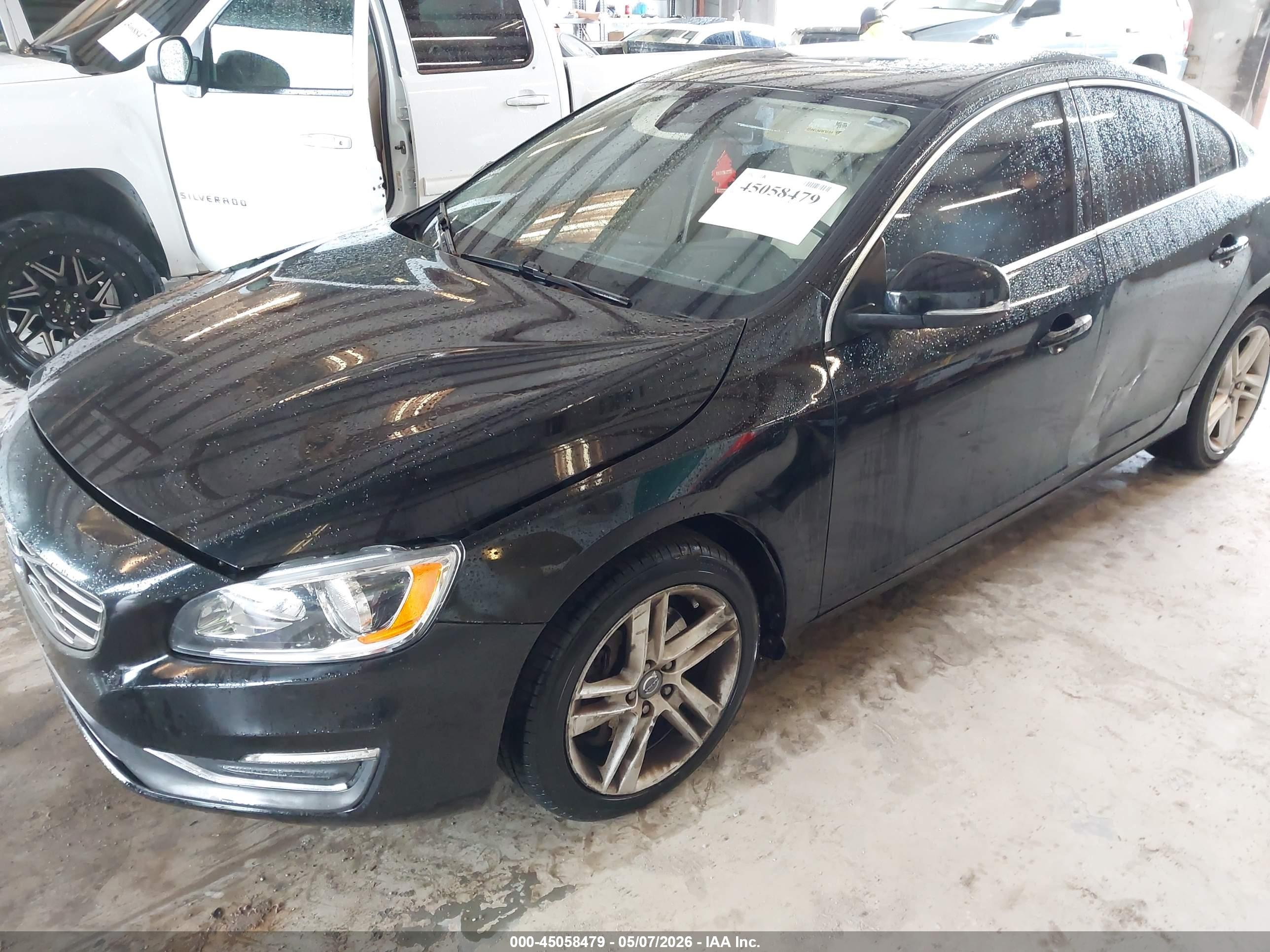 VOLVO S60 image 2