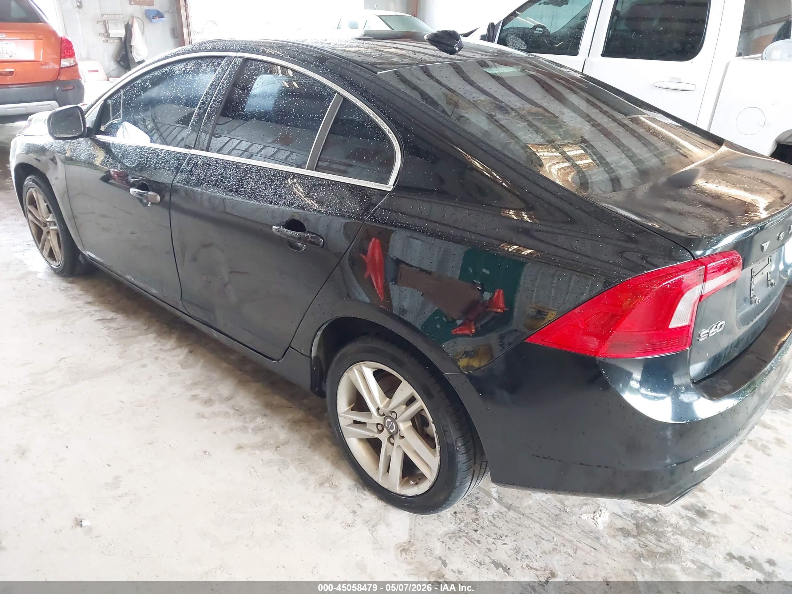 VOLVO S60 image 3