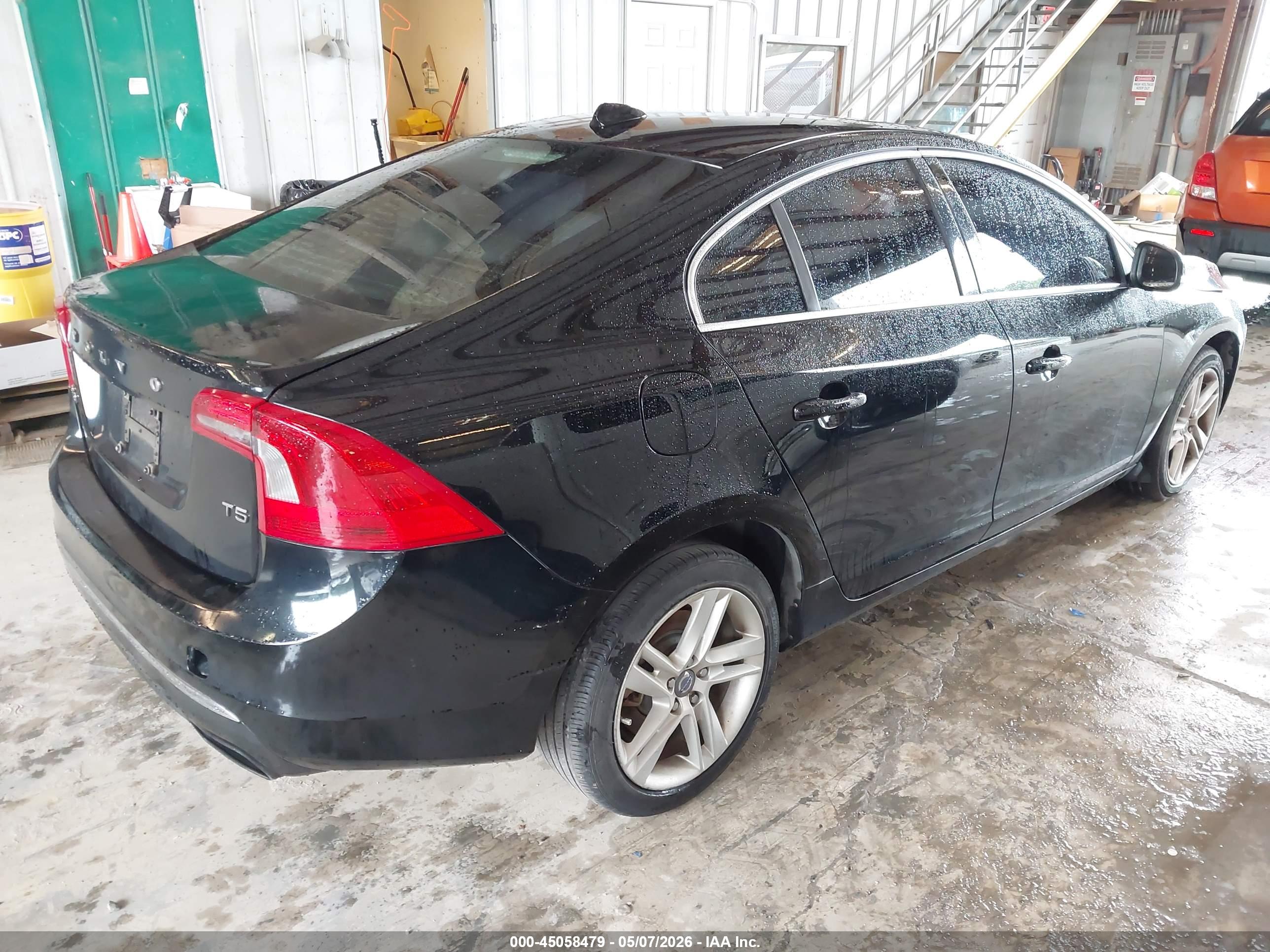 VOLVO S60 image 4