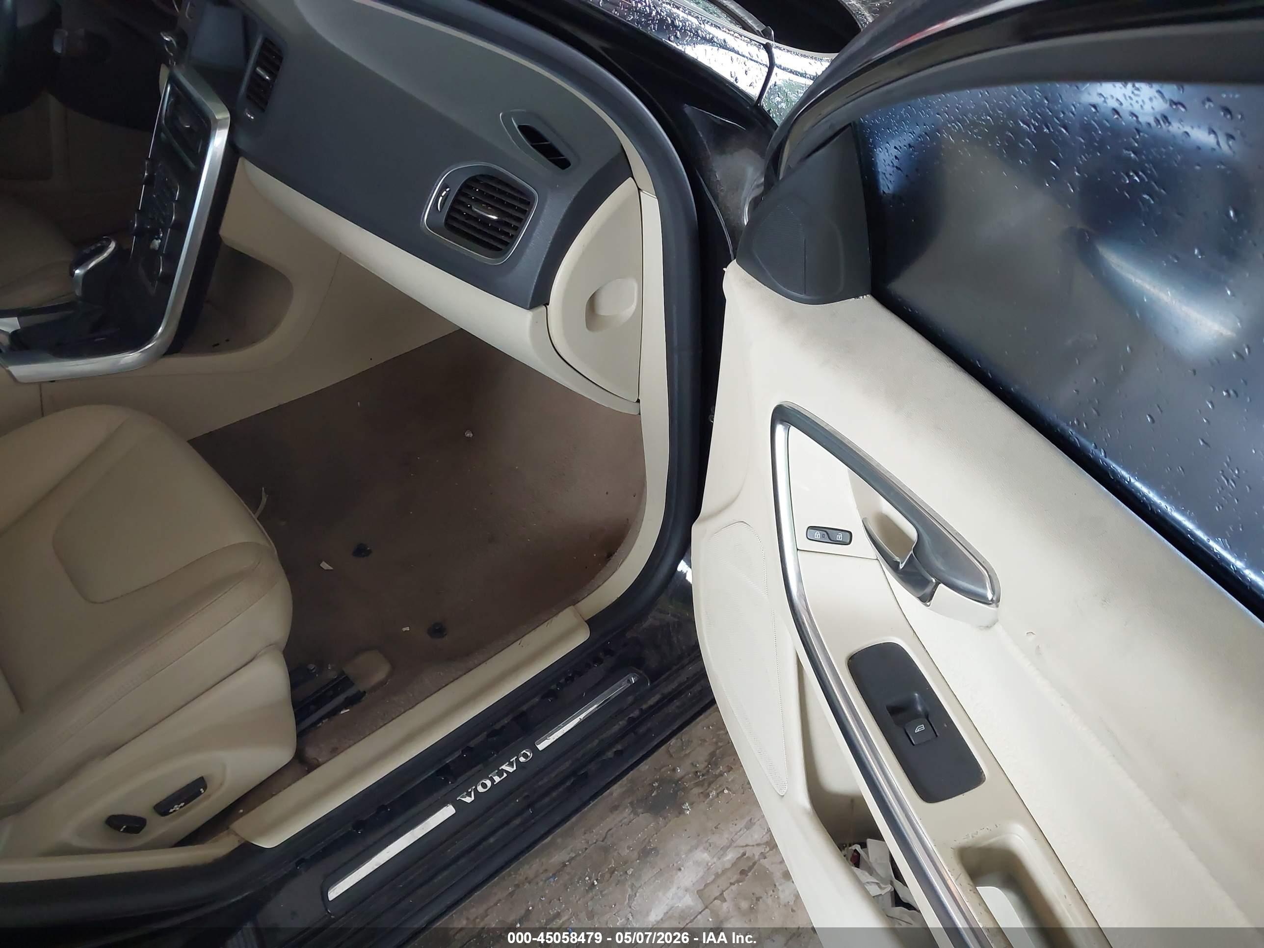 VOLVO S60 image 5