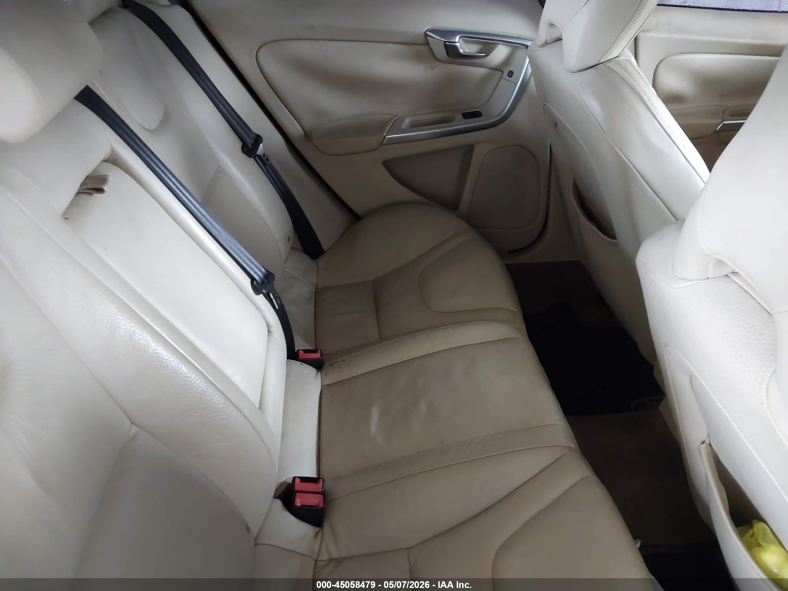 VOLVO S60 image 8