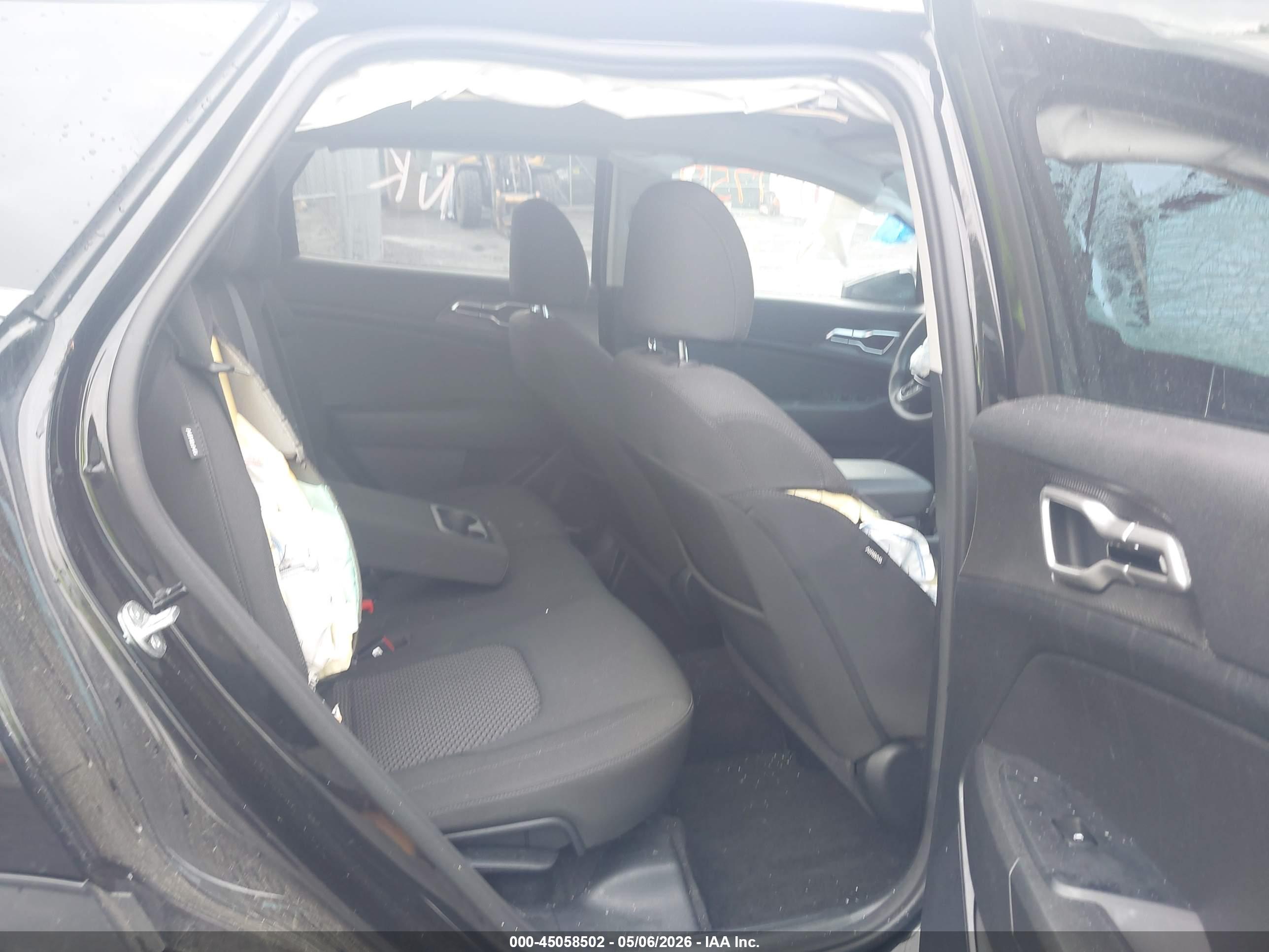 KIA SPORTAGE image 8