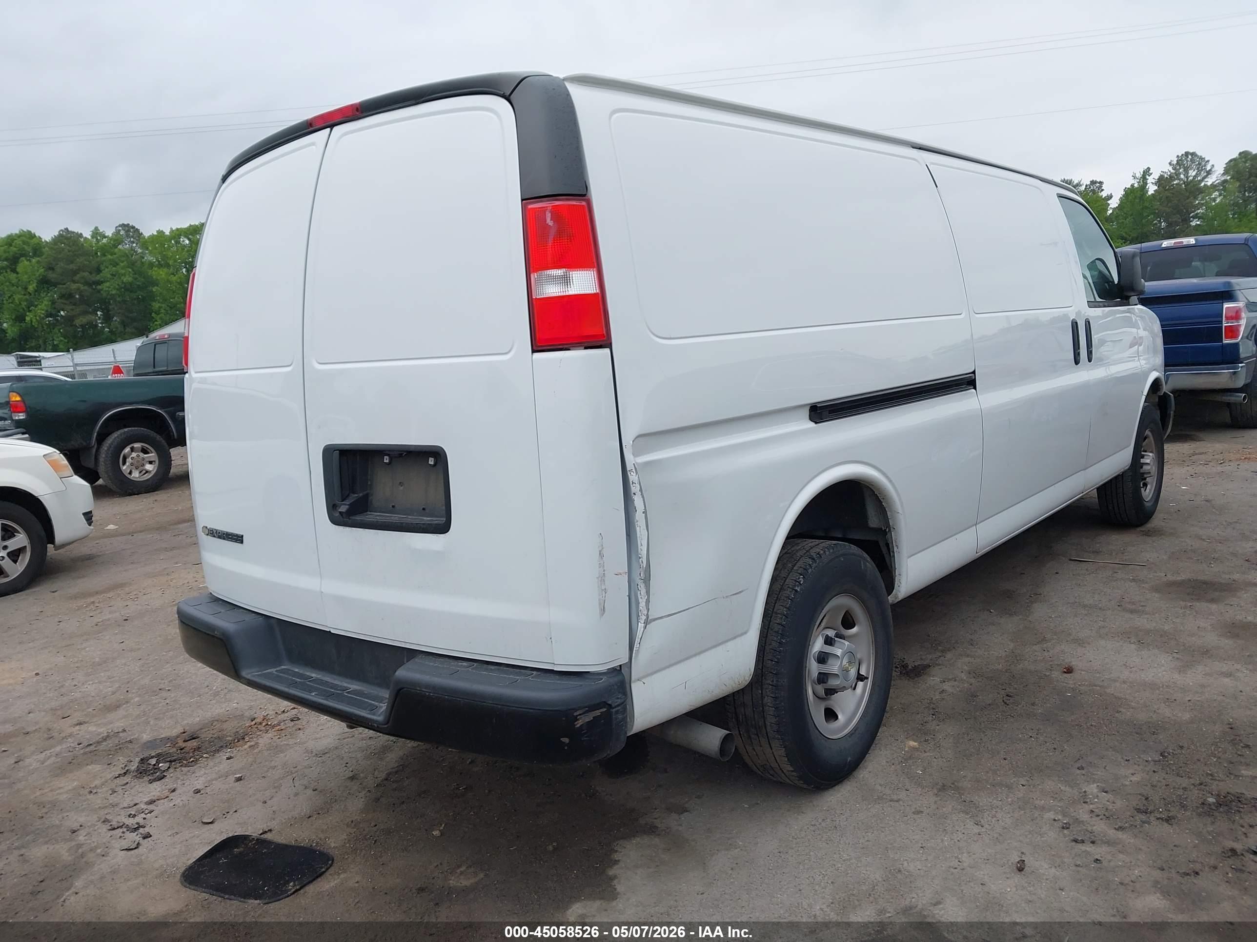 CHEVROLET EXPRESS image 4