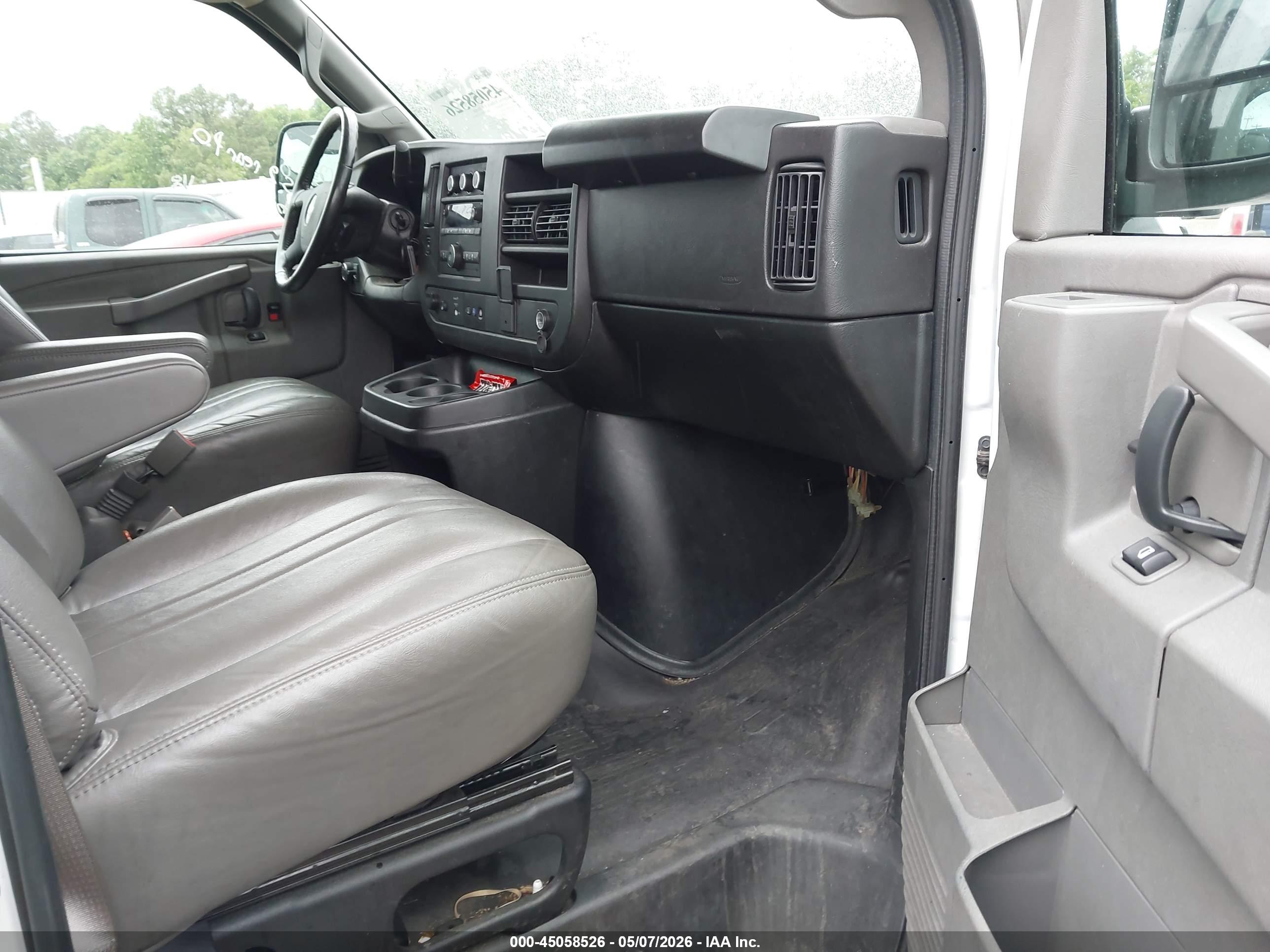 CHEVROLET EXPRESS image 5