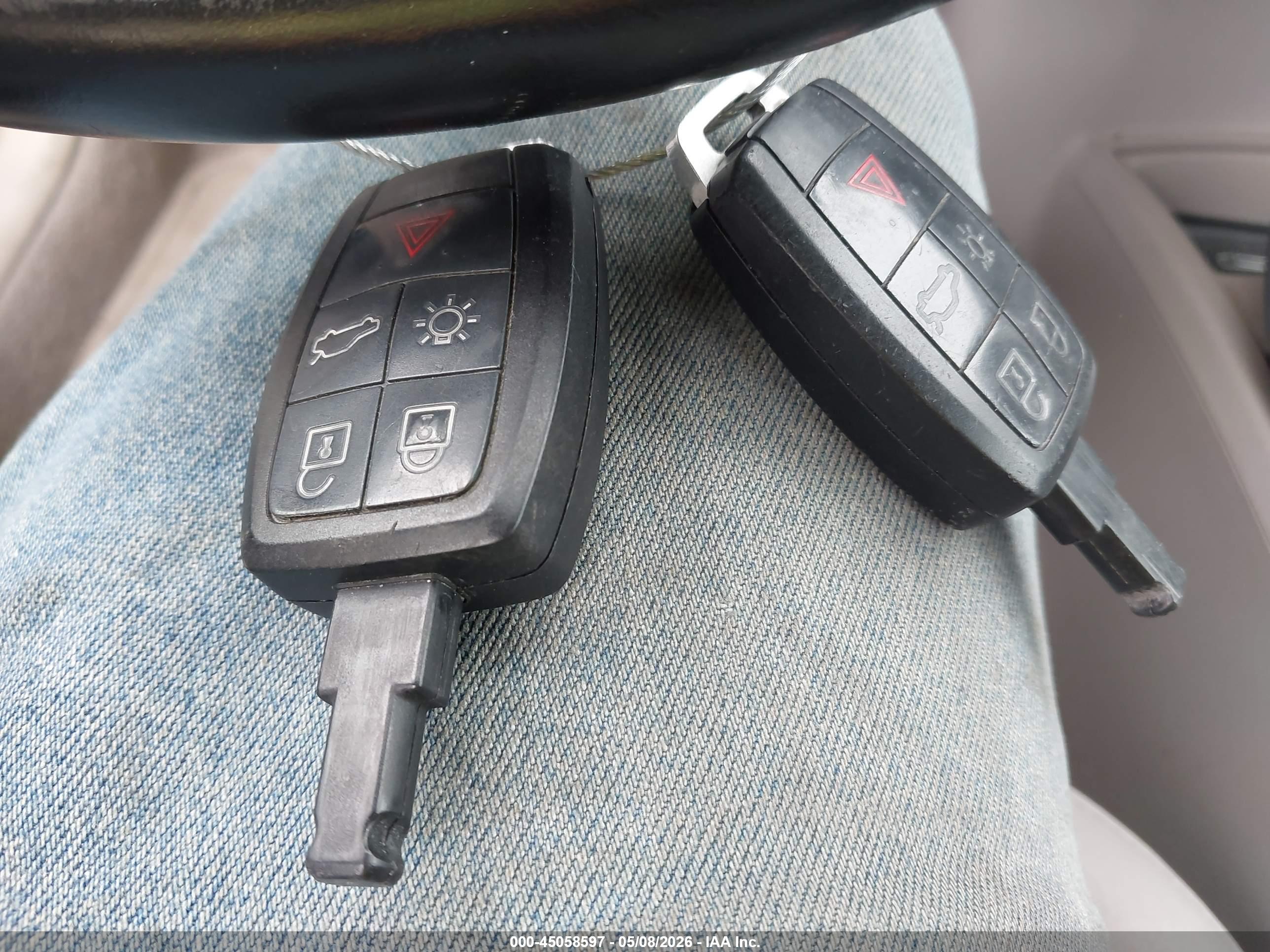 VOLVO C30 image 11