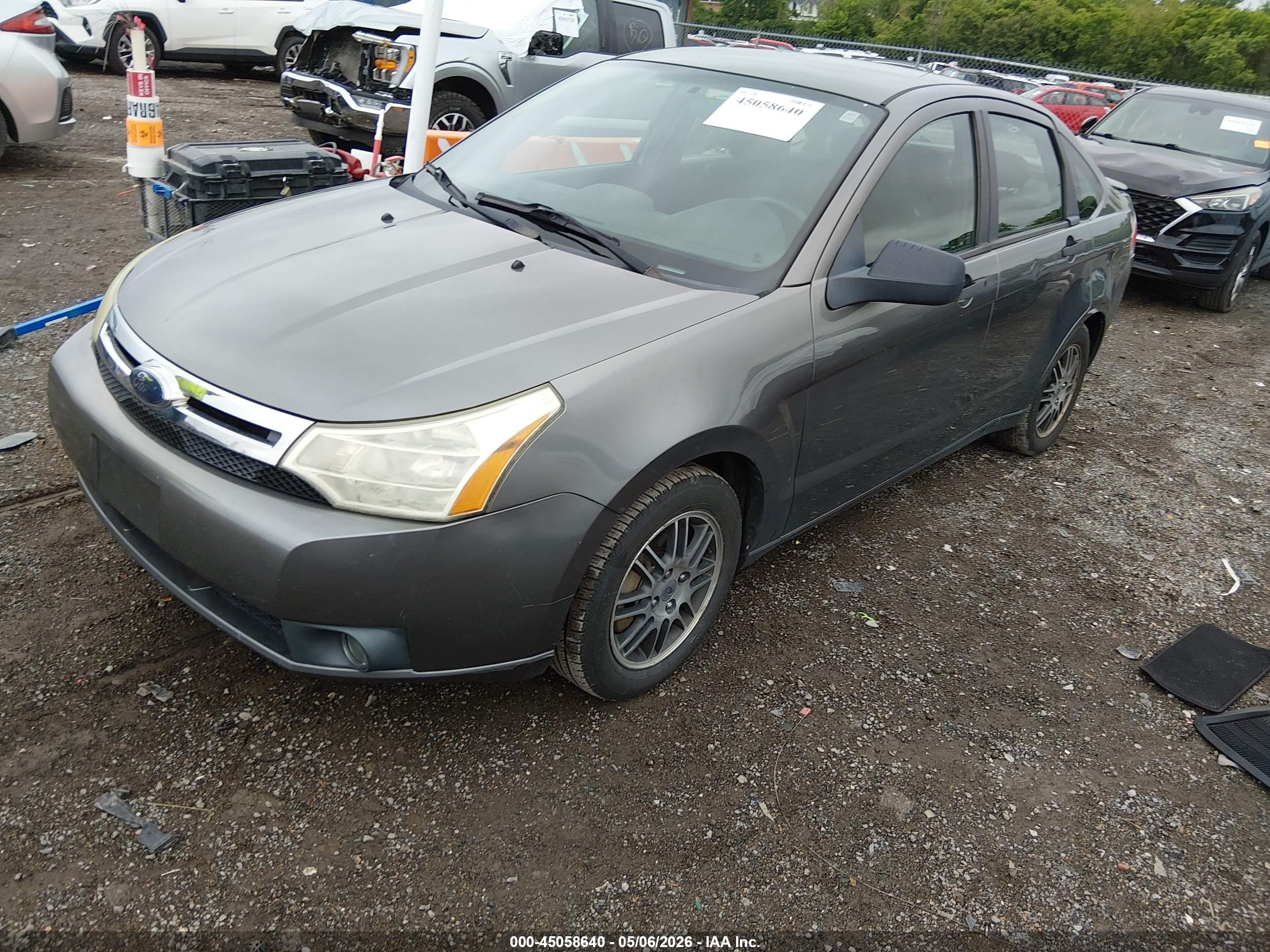 FORD FOCUS image 2