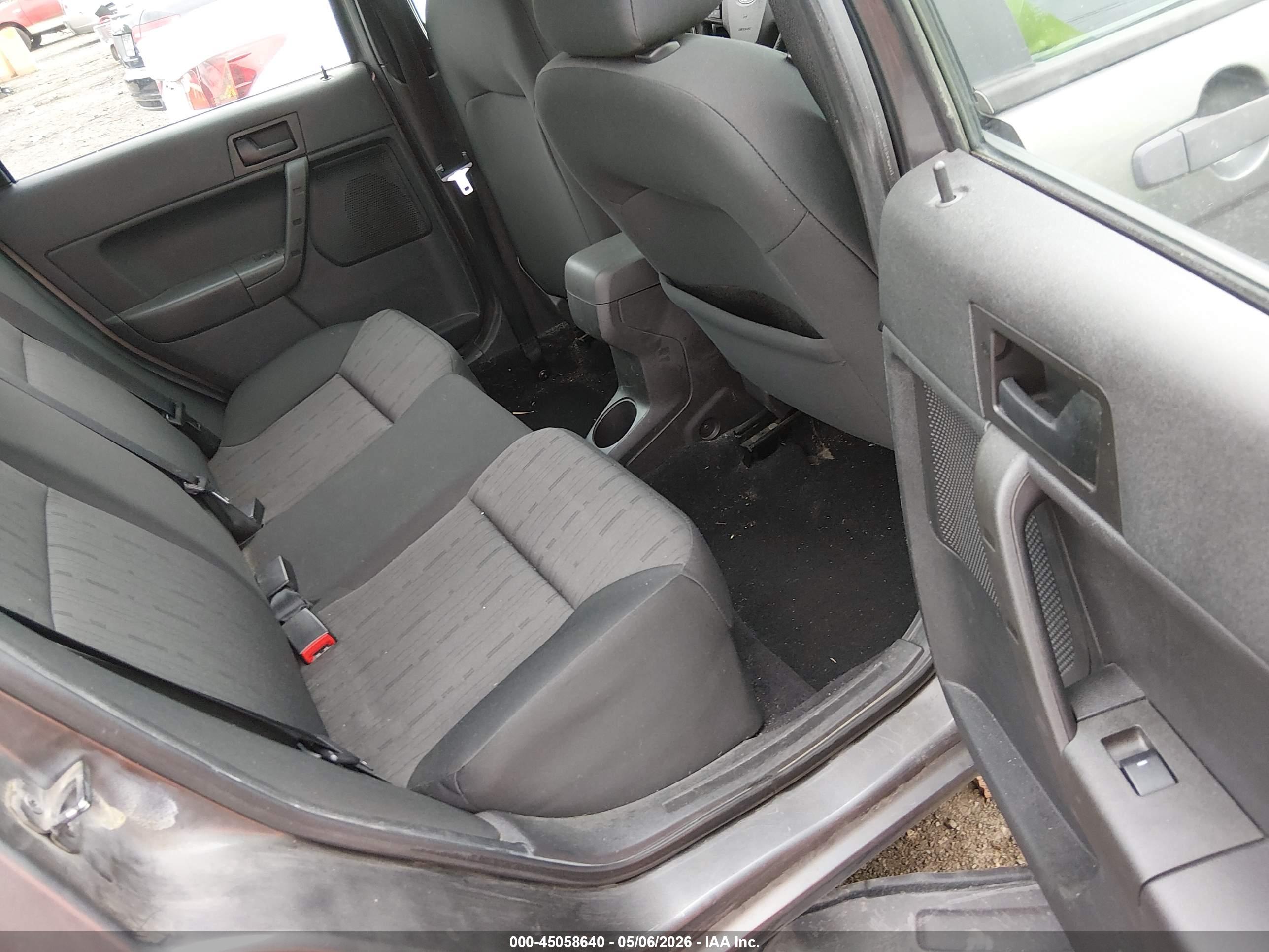 FORD FOCUS image 8