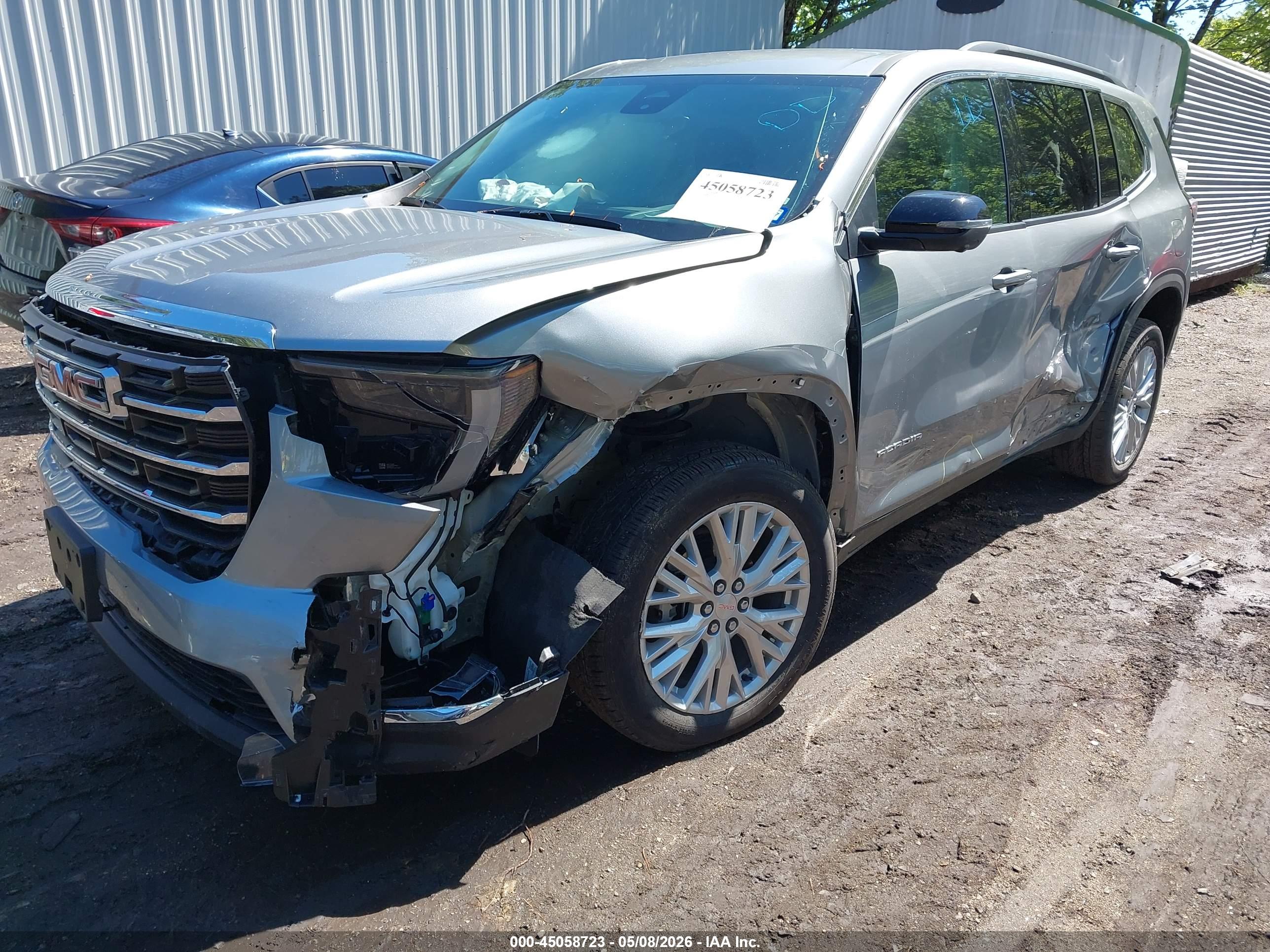 GMC ACADIA image 2