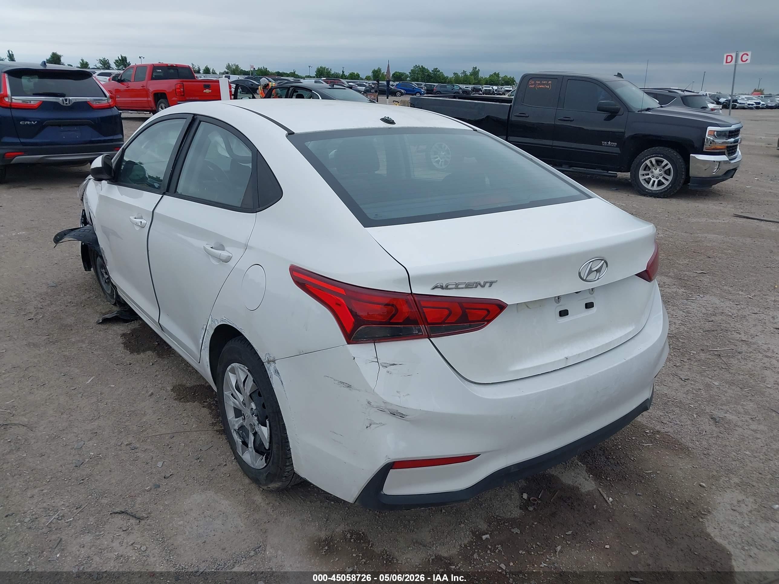HYUNDAI ACCENT image 3