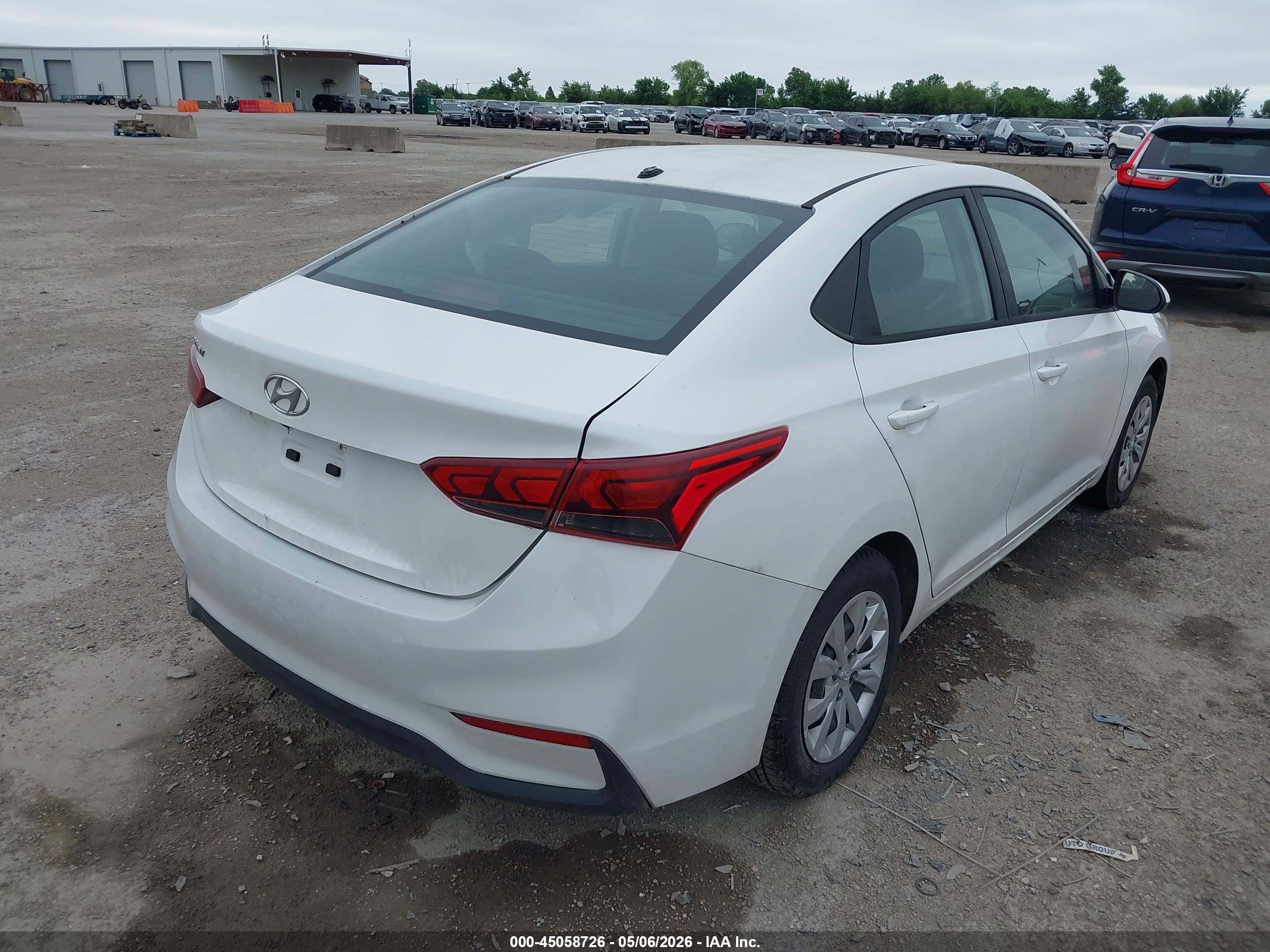 HYUNDAI ACCENT image 4