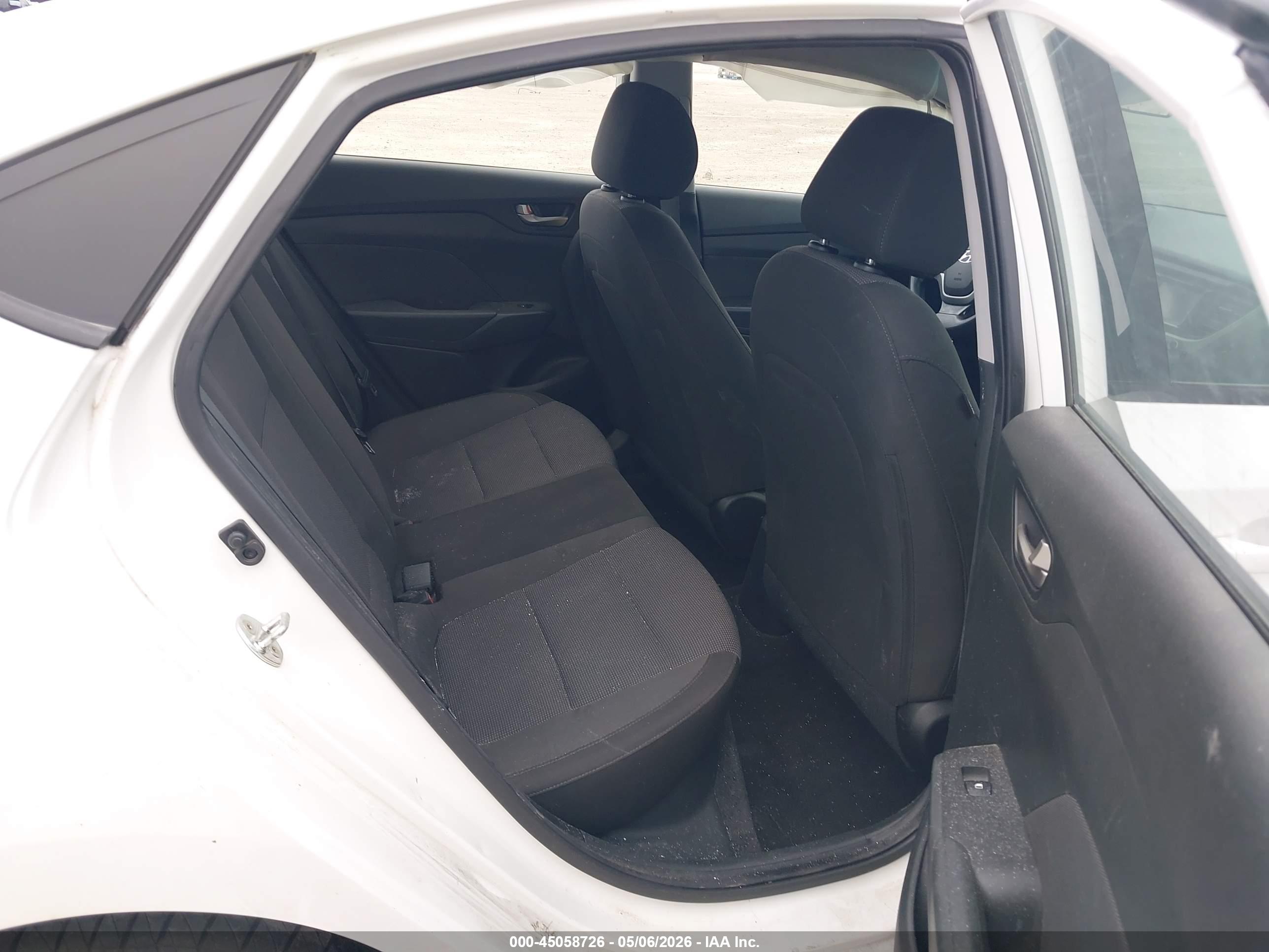 HYUNDAI ACCENT image 8