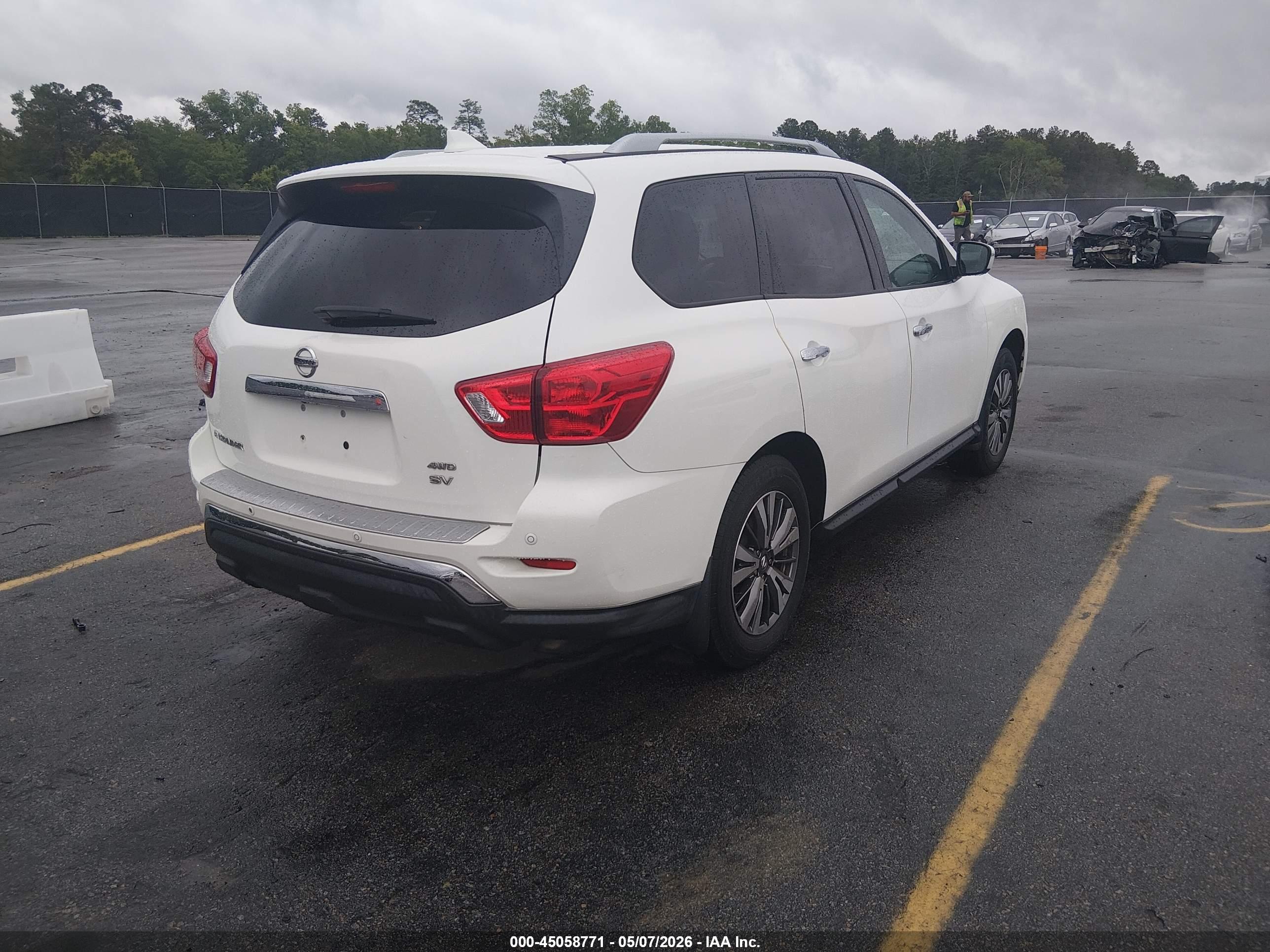 NISSAN PATHFINDER image 4