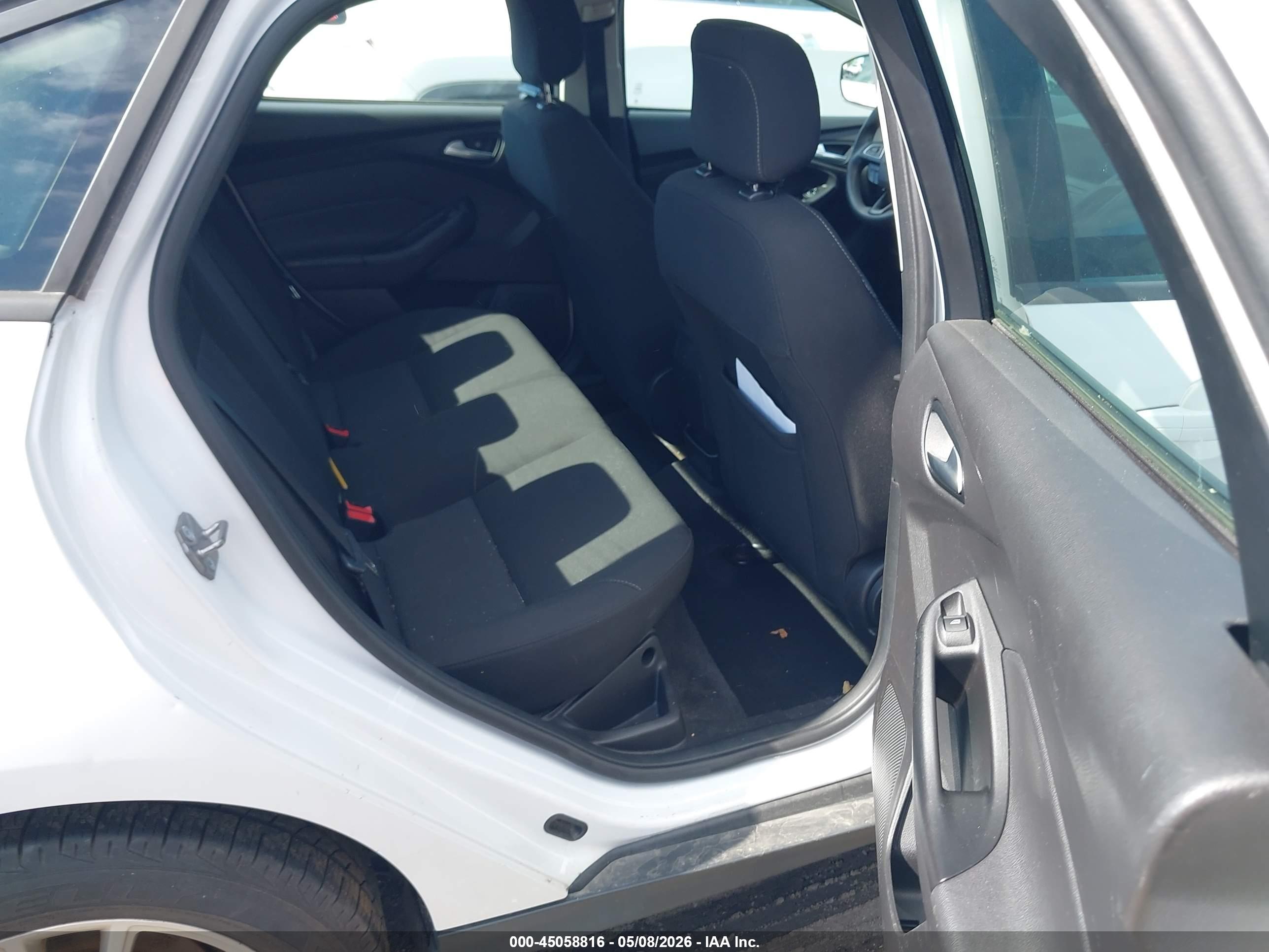FORD FOCUS image 8
