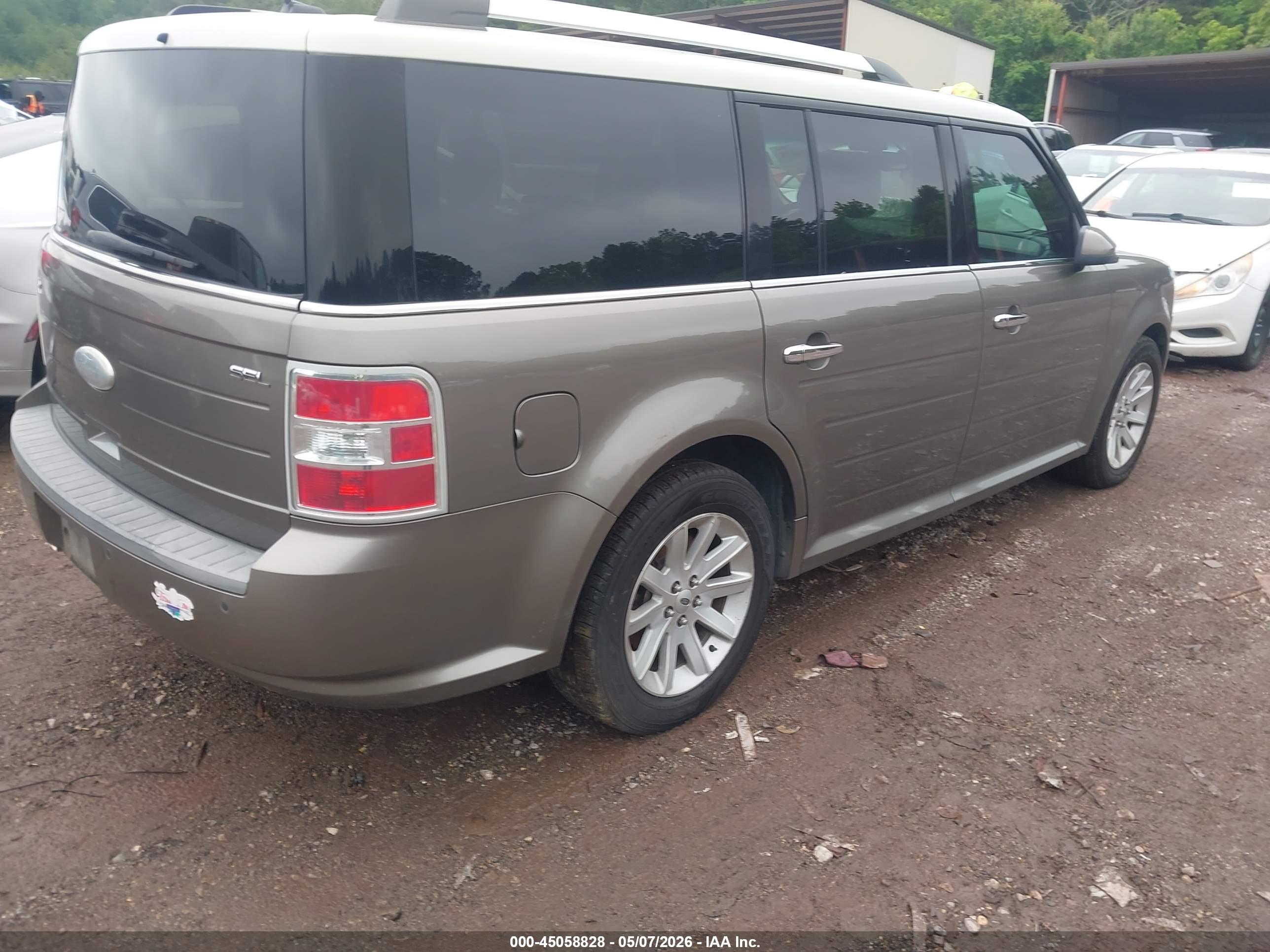 FORD FLEX image 4