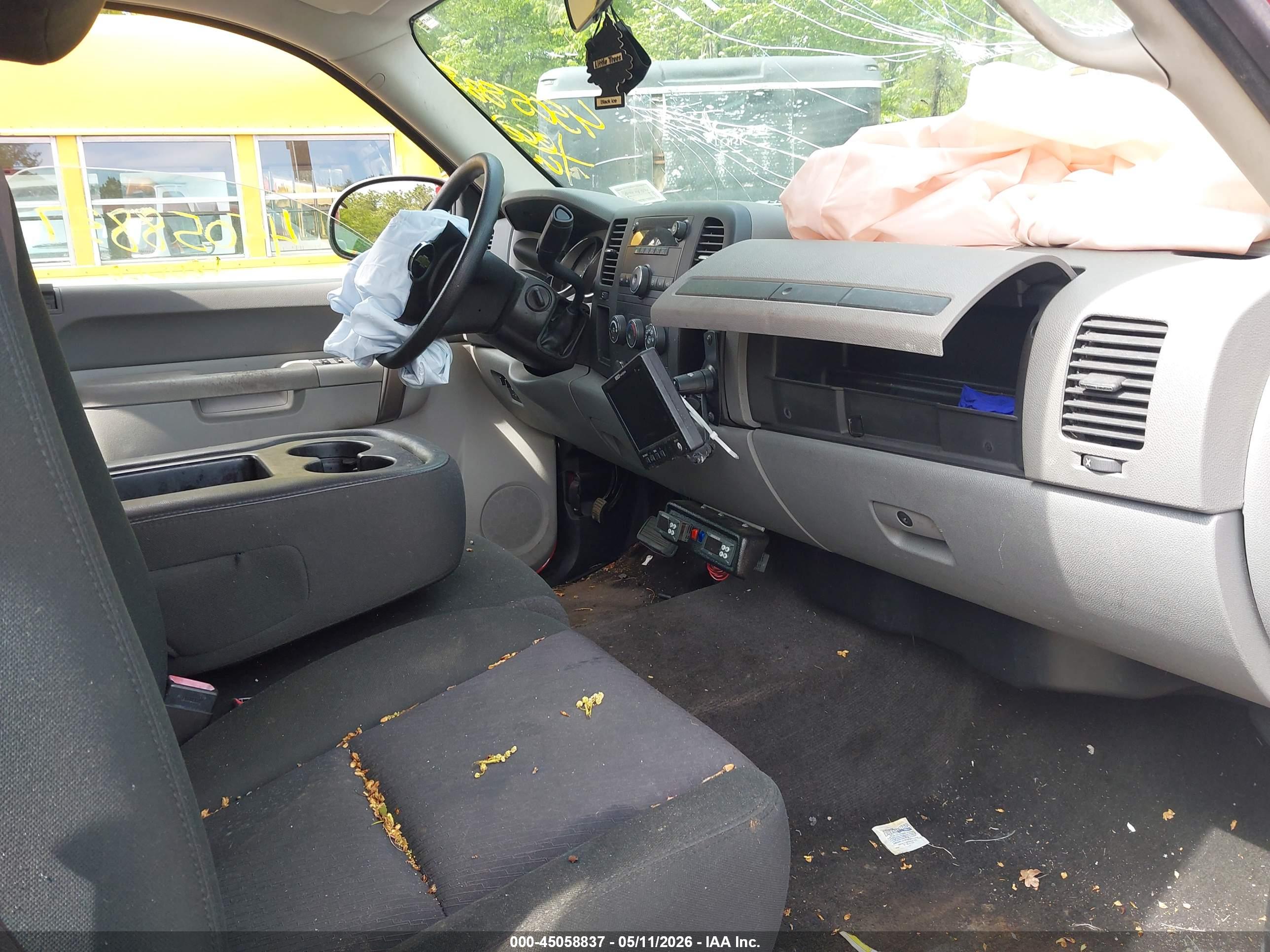 CHEVROLET SILVERADO image 5