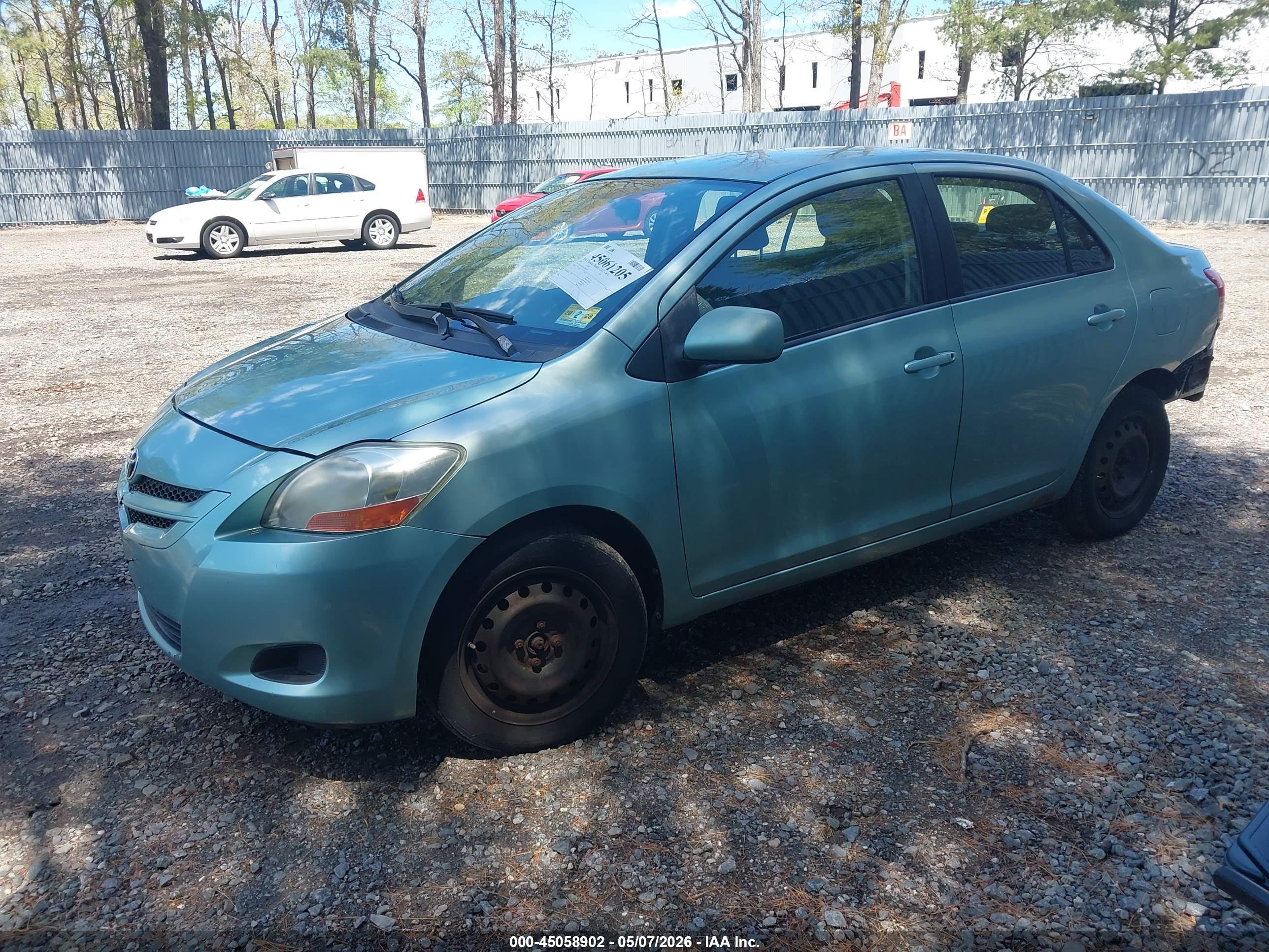 TOYOTA YARIS image 2