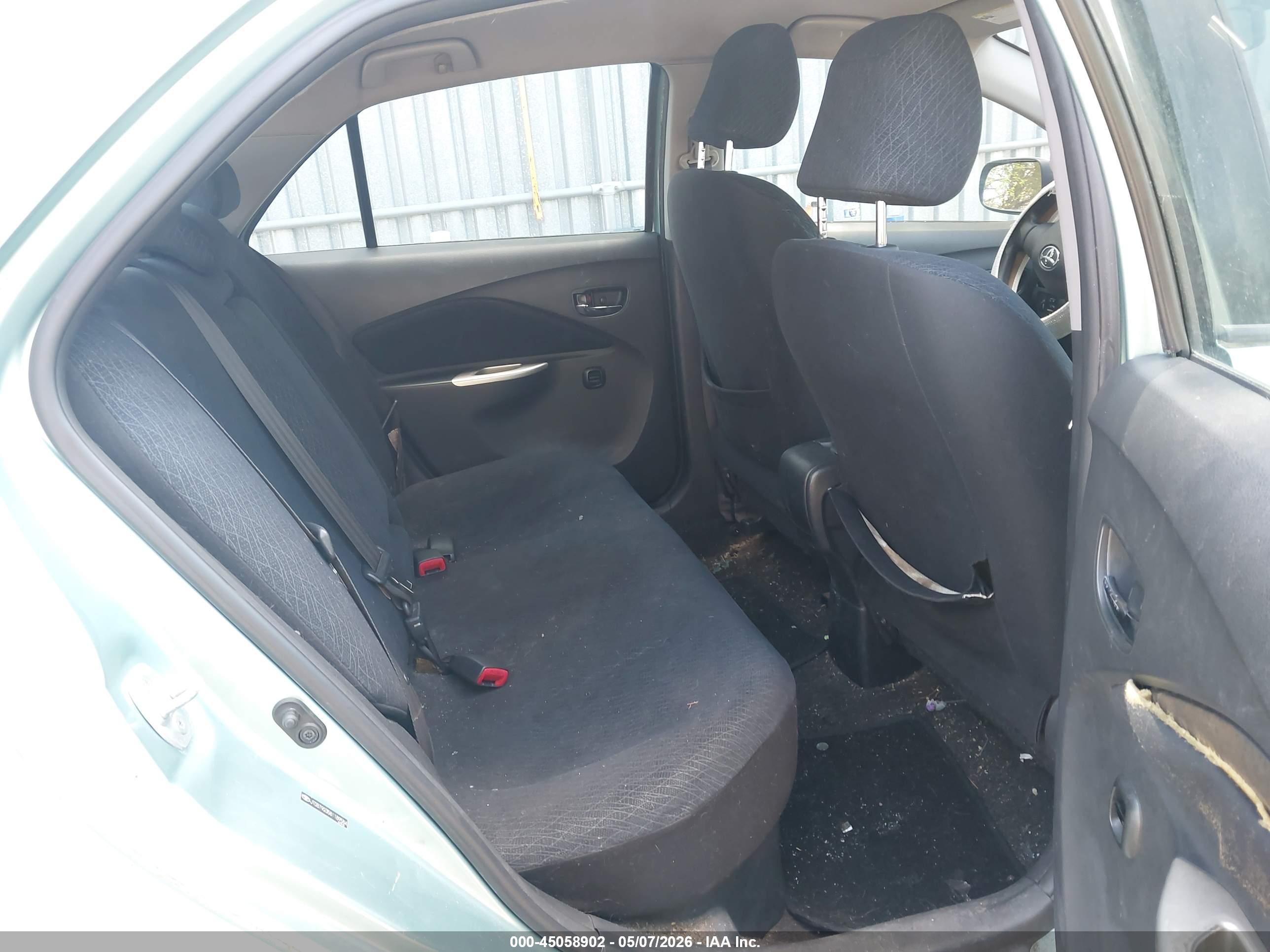 TOYOTA YARIS image 8
