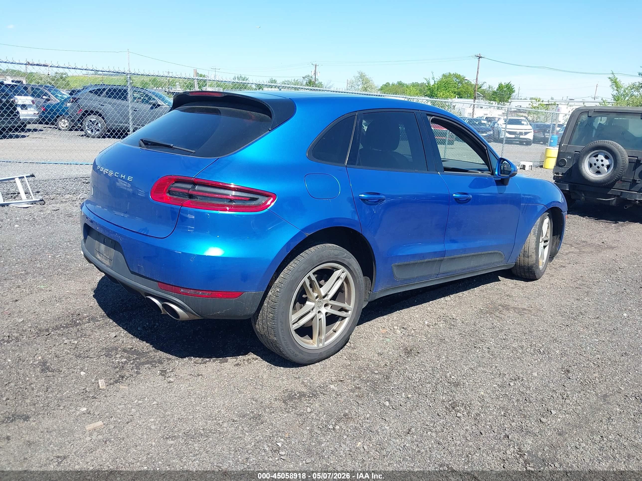 PORSCHE MACAN image 4