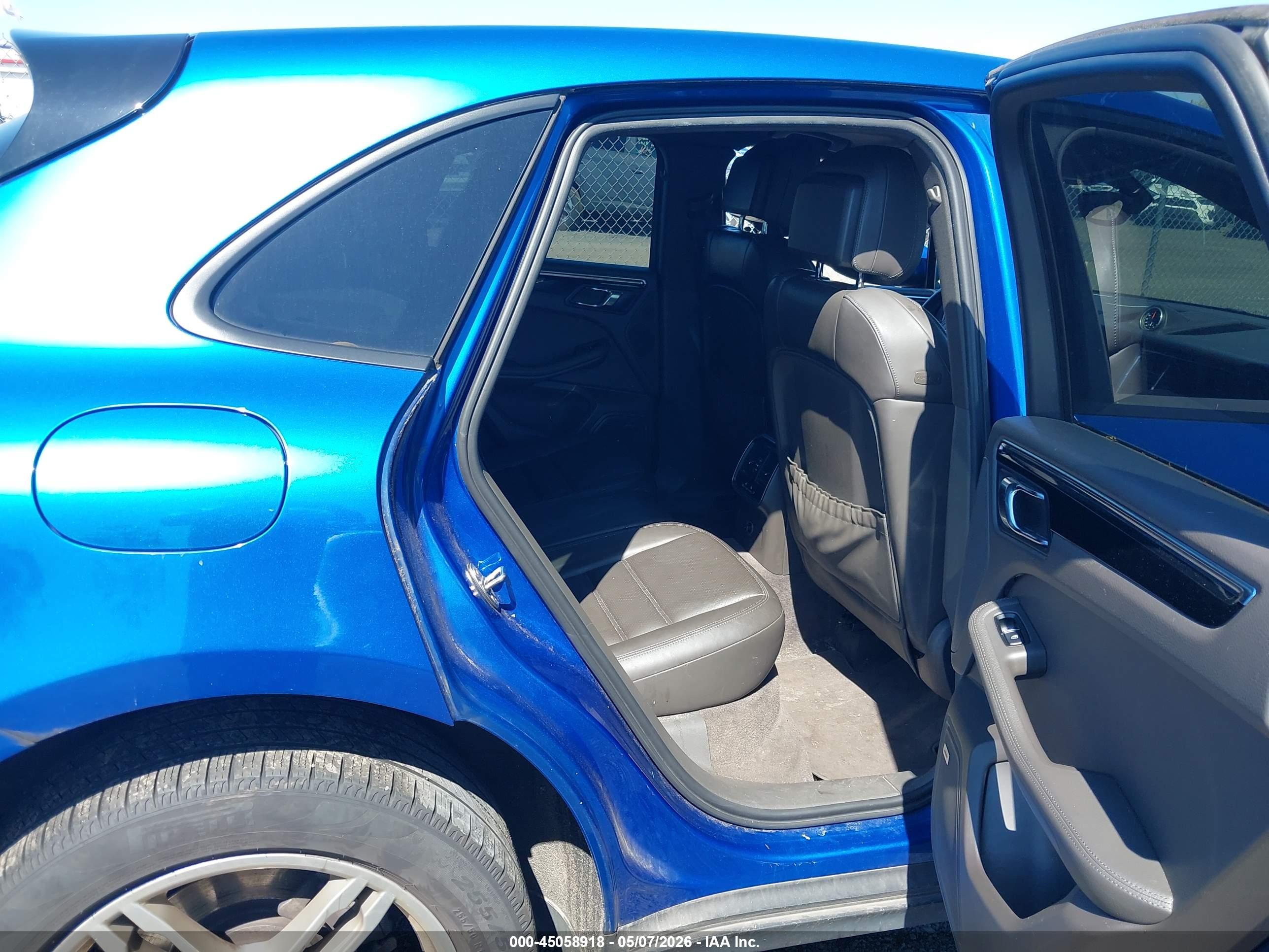 PORSCHE MACAN image 8