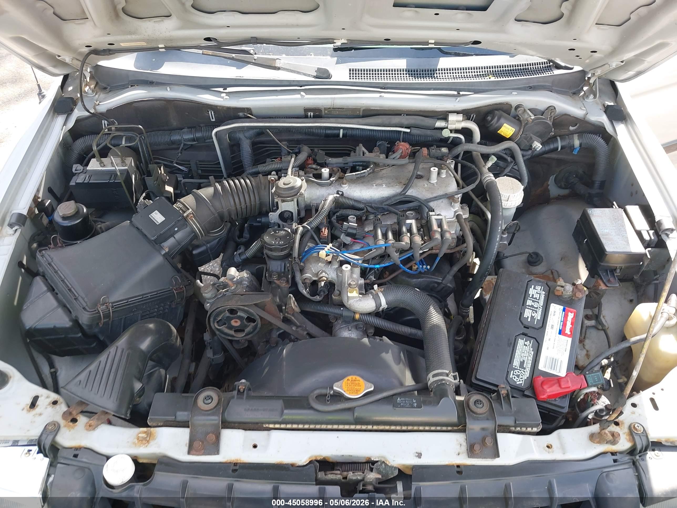 MITSUBISHI MONTERO image 10