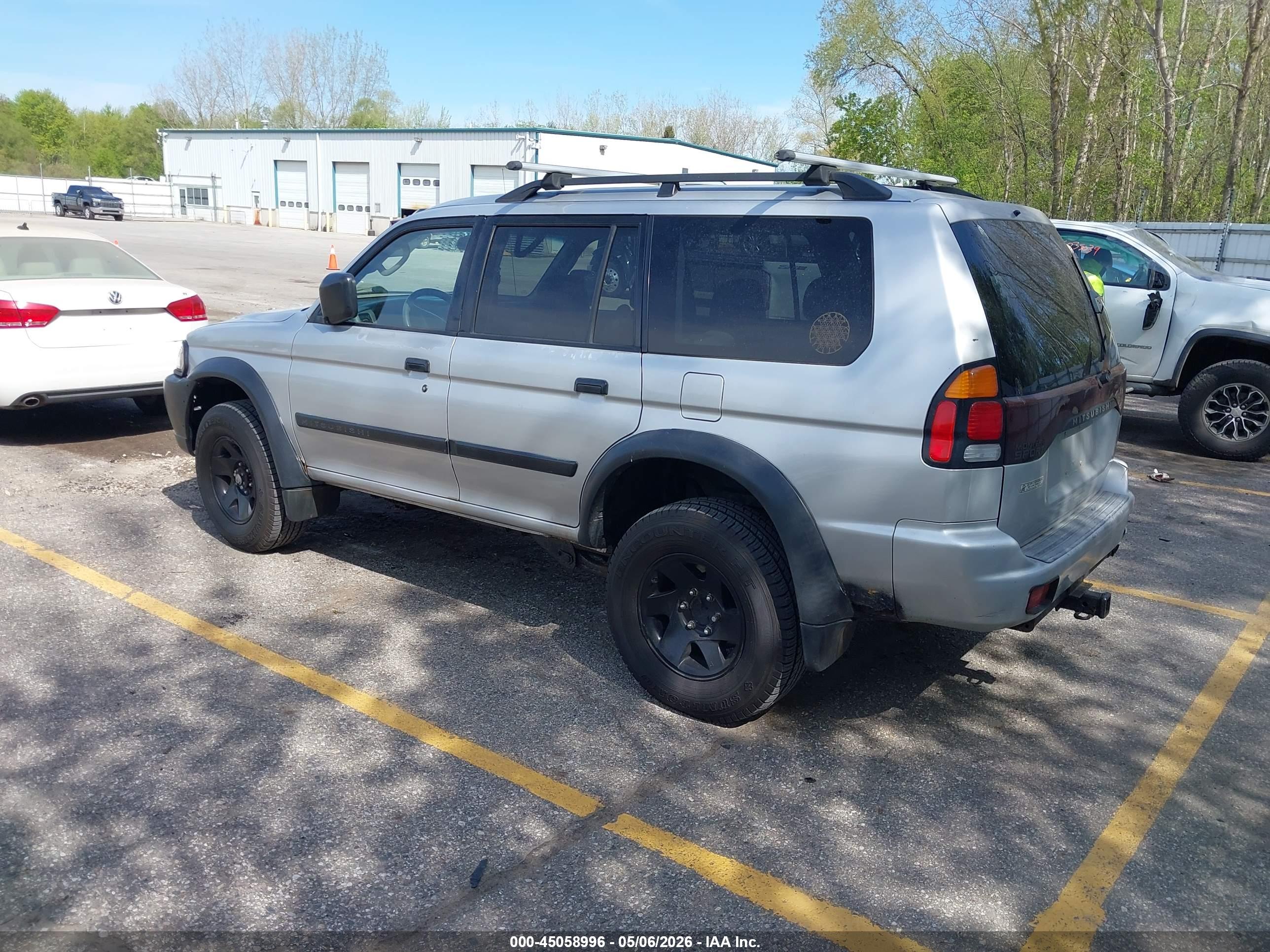 MITSUBISHI MONTERO image 3