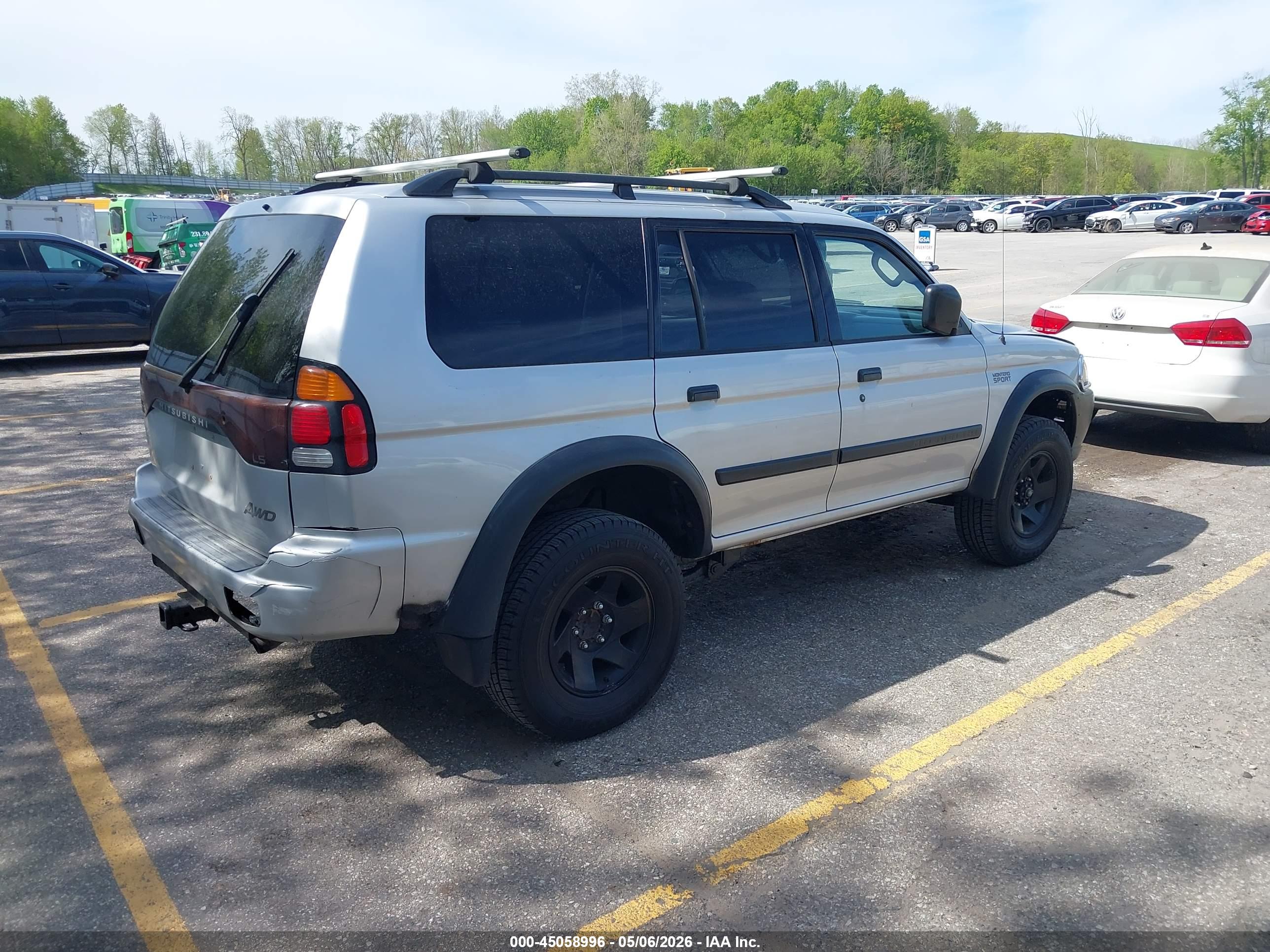 MITSUBISHI MONTERO image 4