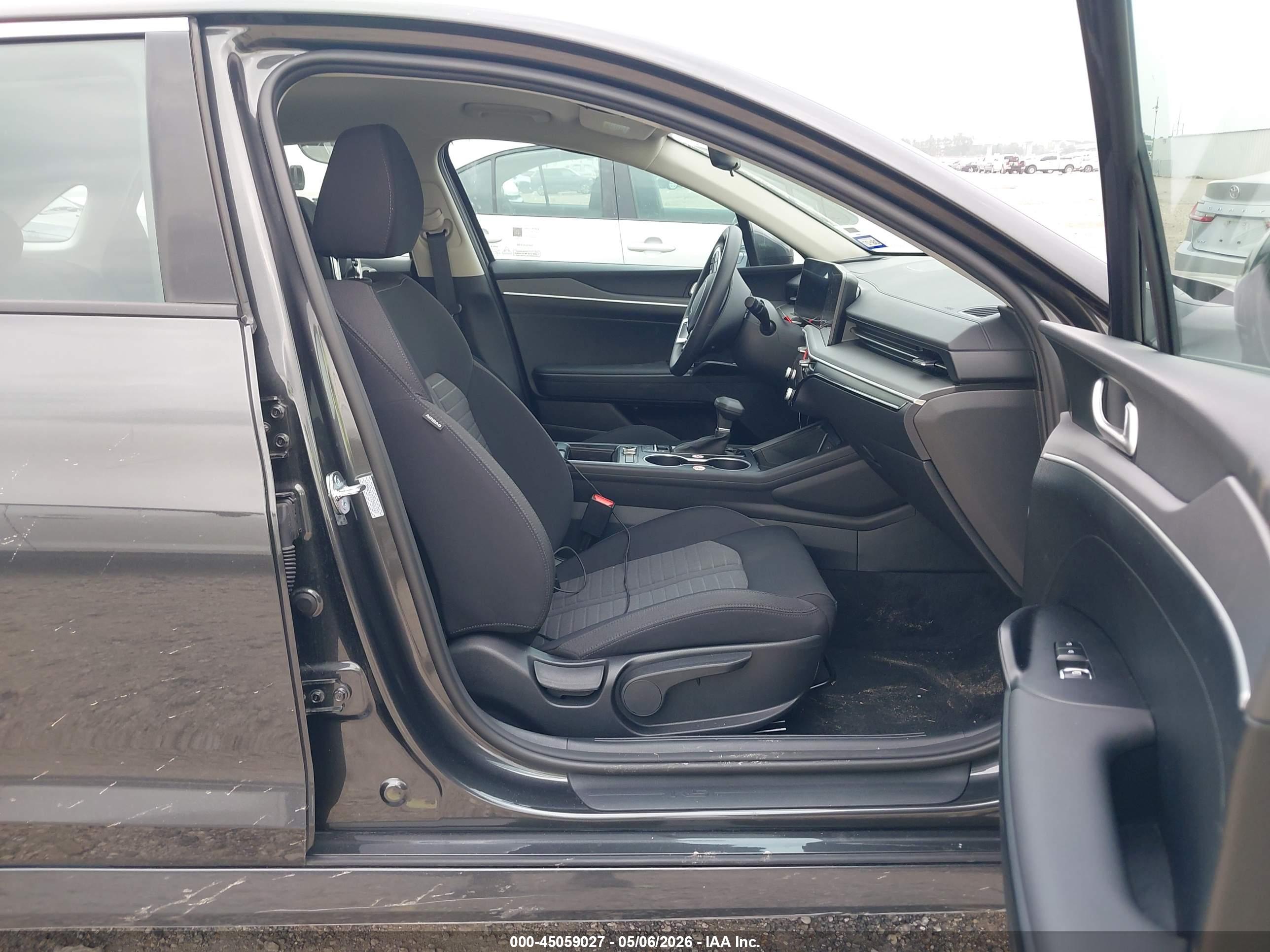 KIA K5 image 5