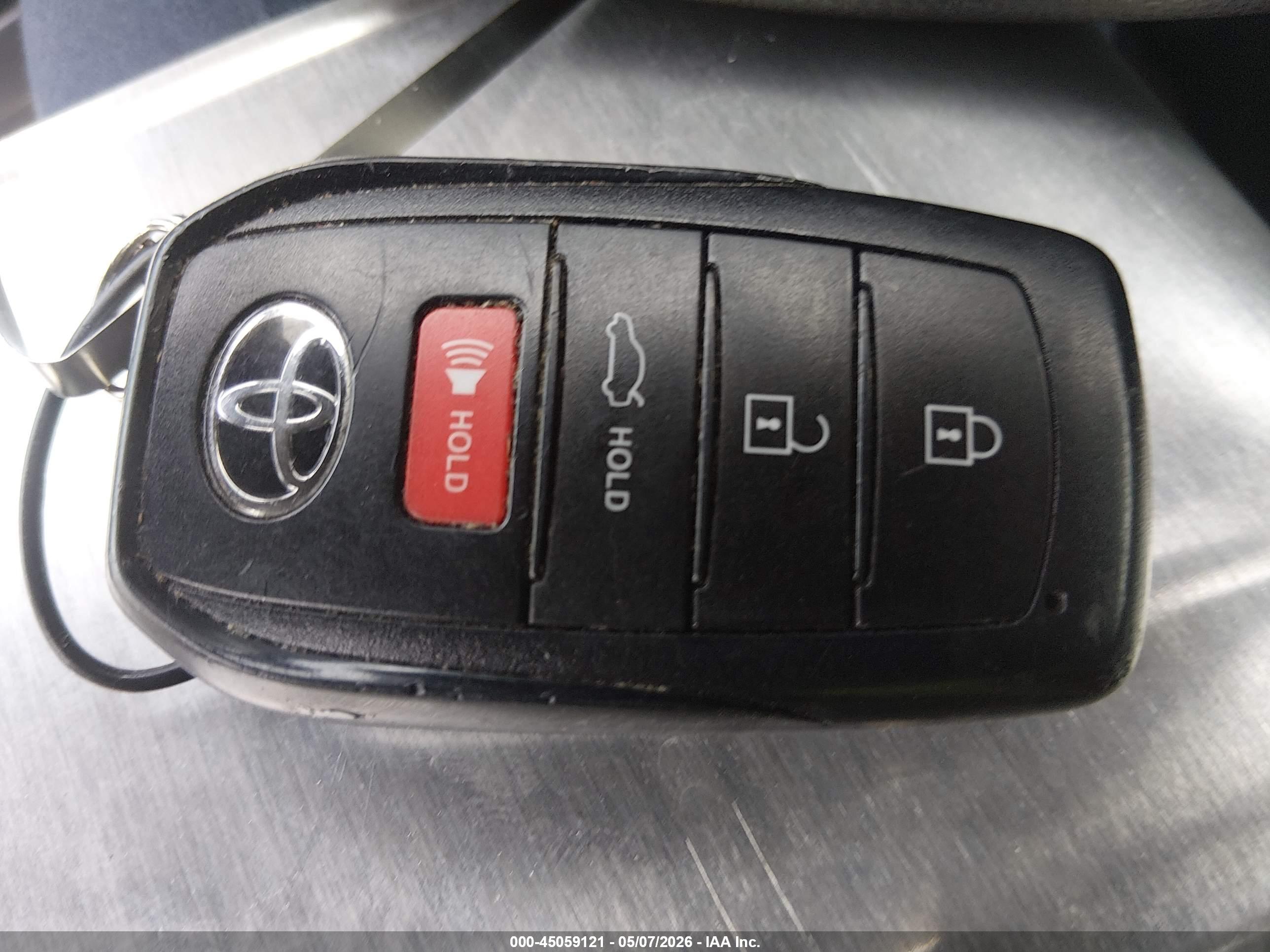 TOYOTA CAMRY image 11