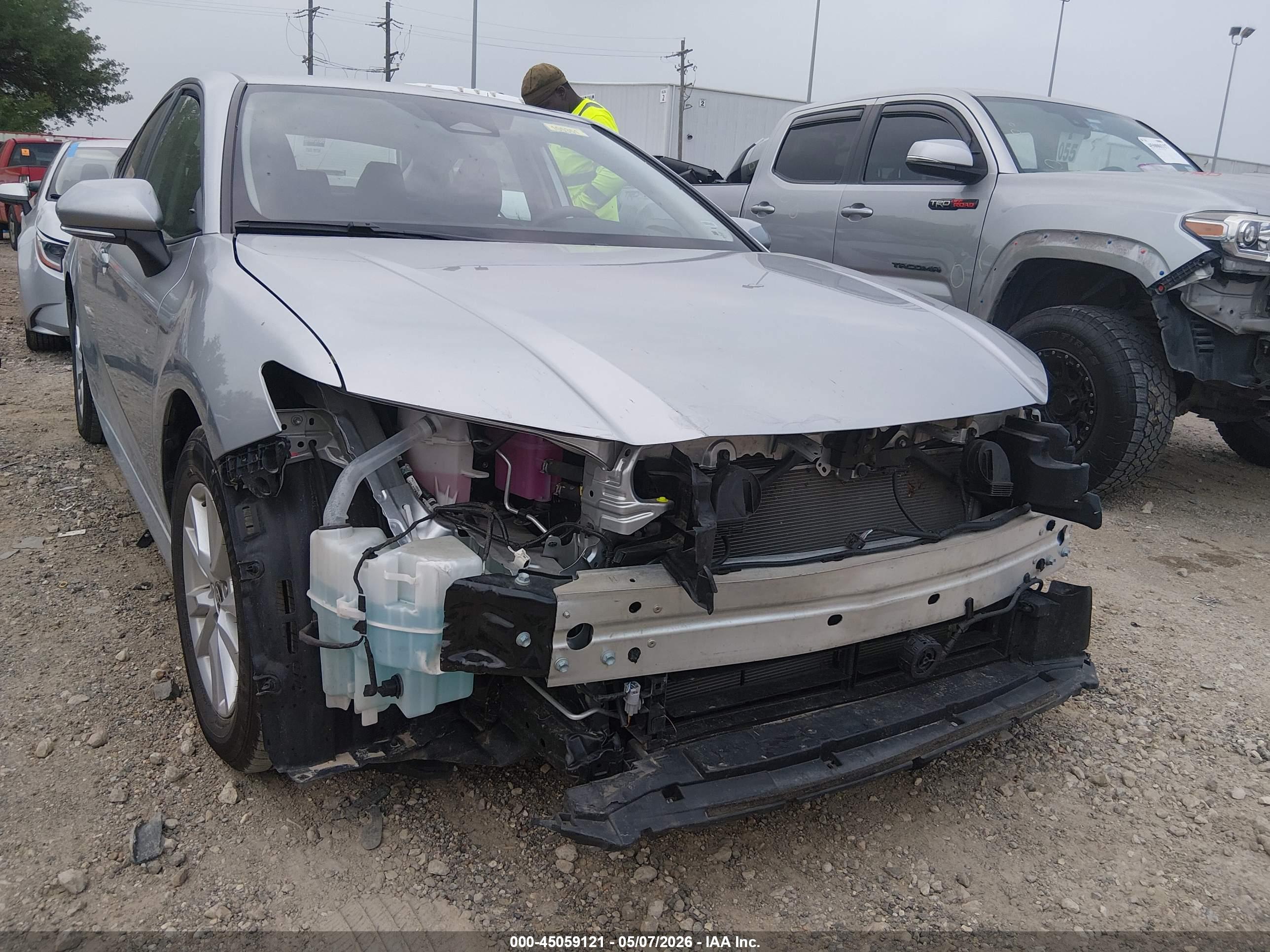TOYOTA CAMRY image 6