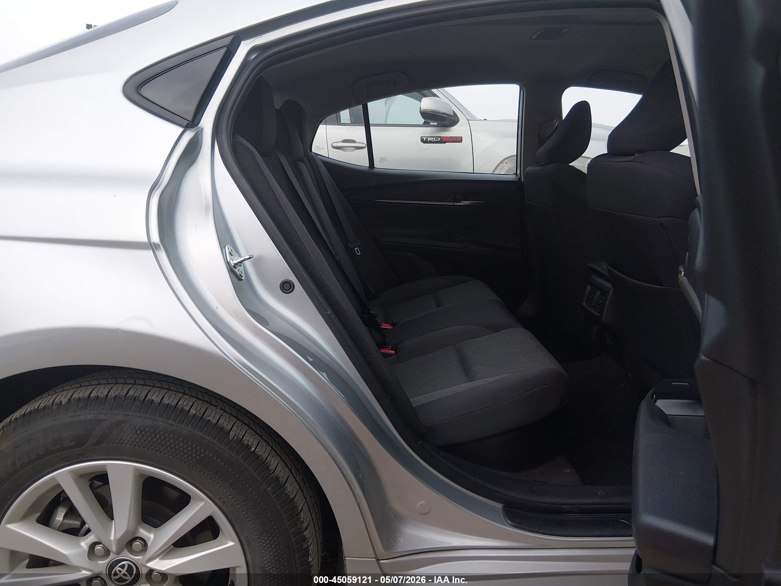TOYOTA CAMRY image 8